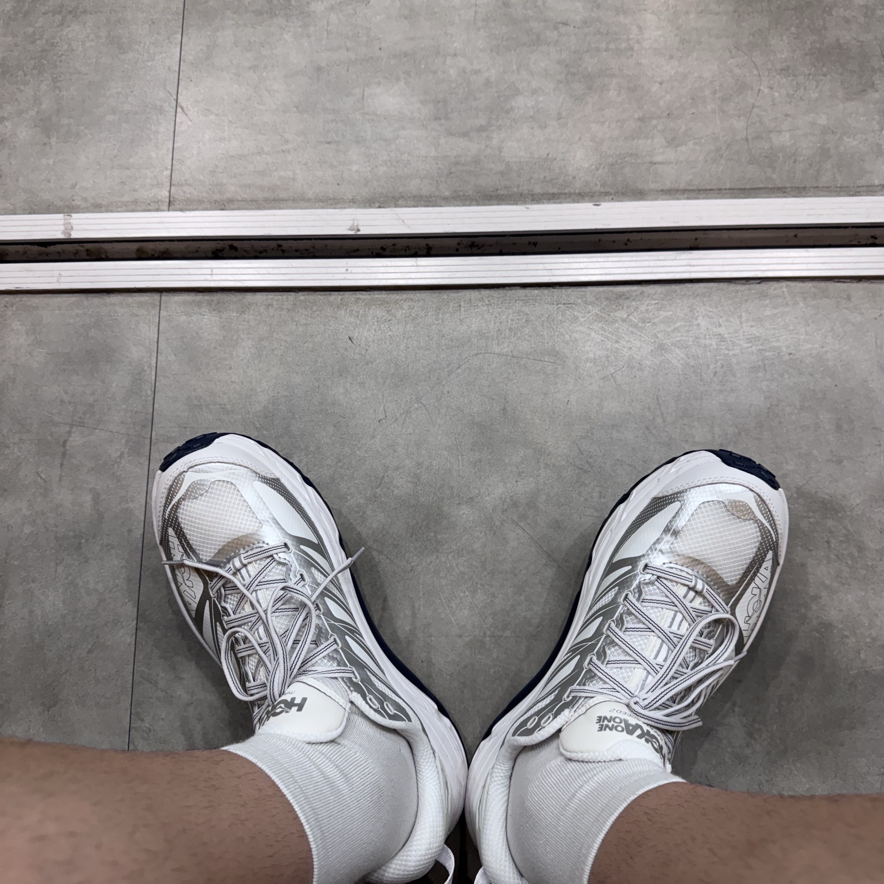 Hoka Mafate Speed 2 White Silver - 25FW 착용 스타일
