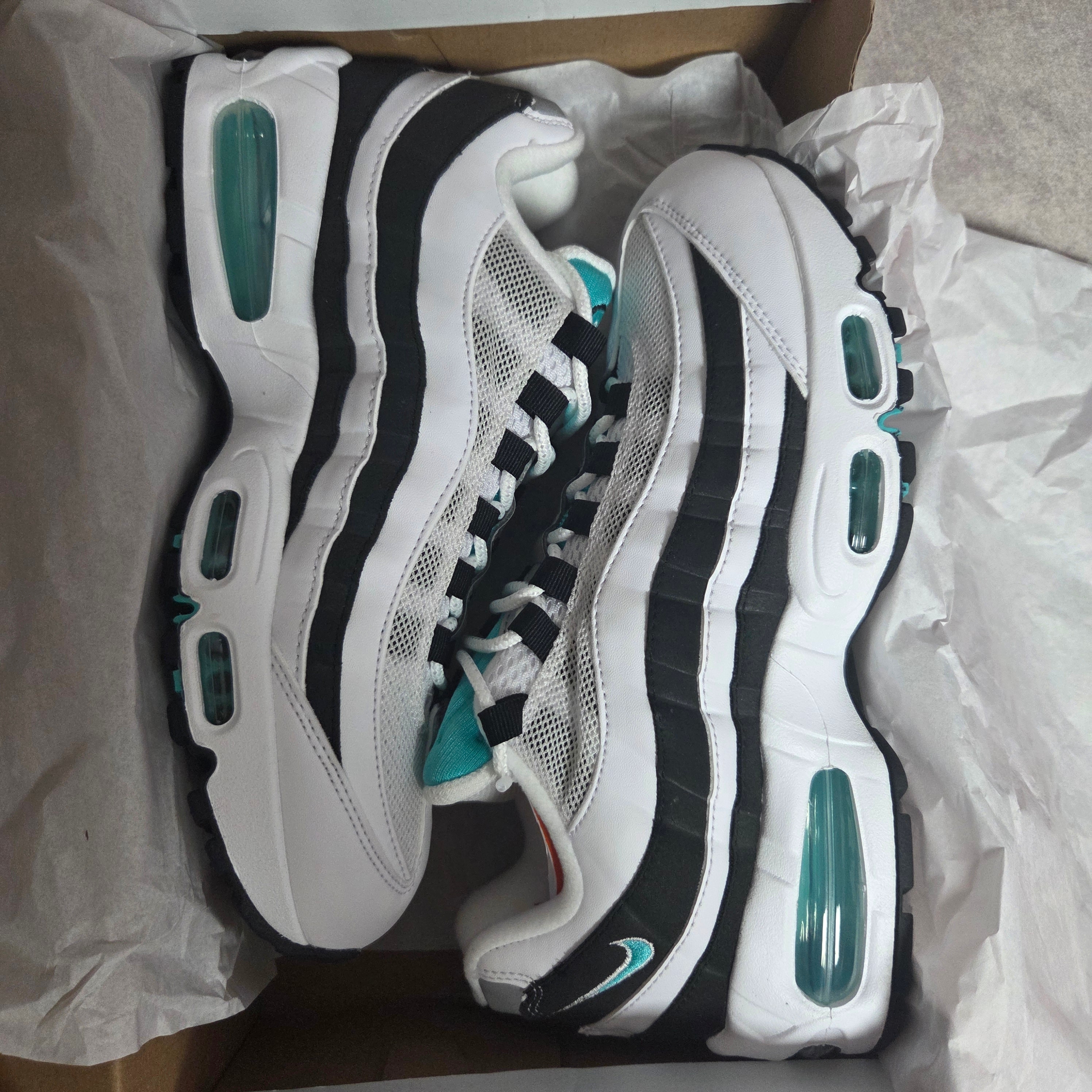 Nike Air Max 95 OG White and Black 착용 스타일