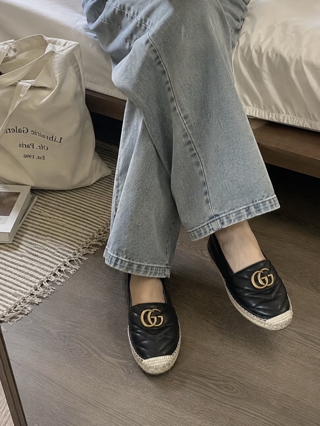 (W) Gucci Double G Espadrille Leather Black 착용 스타일
