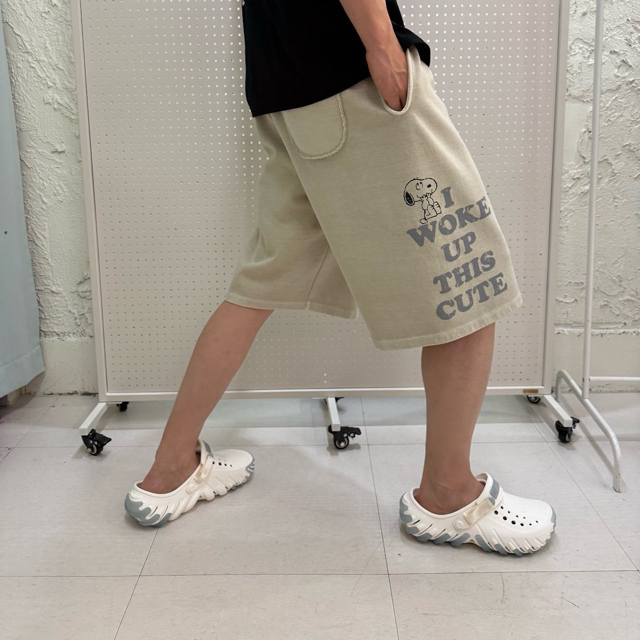 Crocs Echo RO Icy Clog Chalk 착용 스타일 - 2