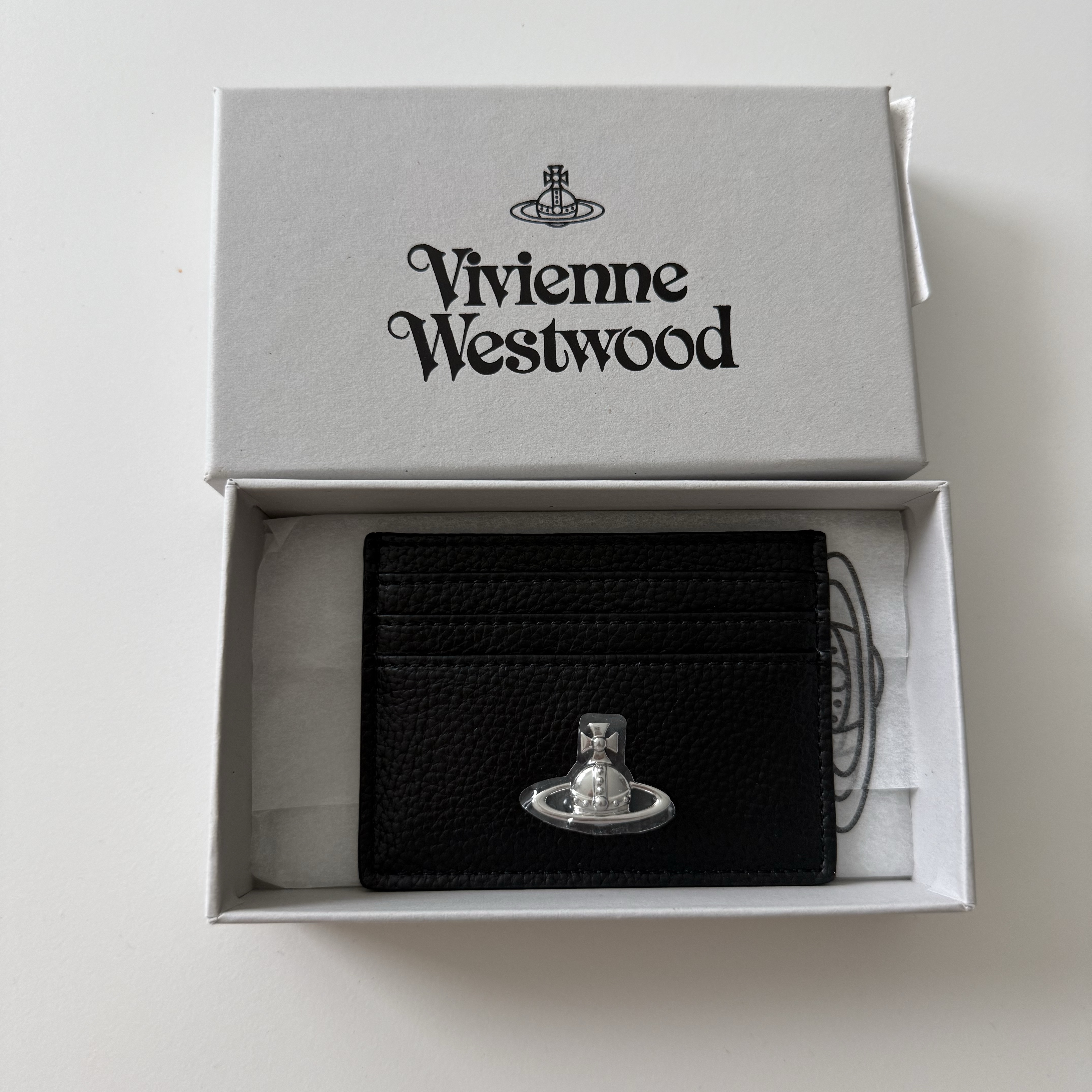 Vivienne Westwood Orb PU Grain Card Holder Black 착용 스타일 - 1
