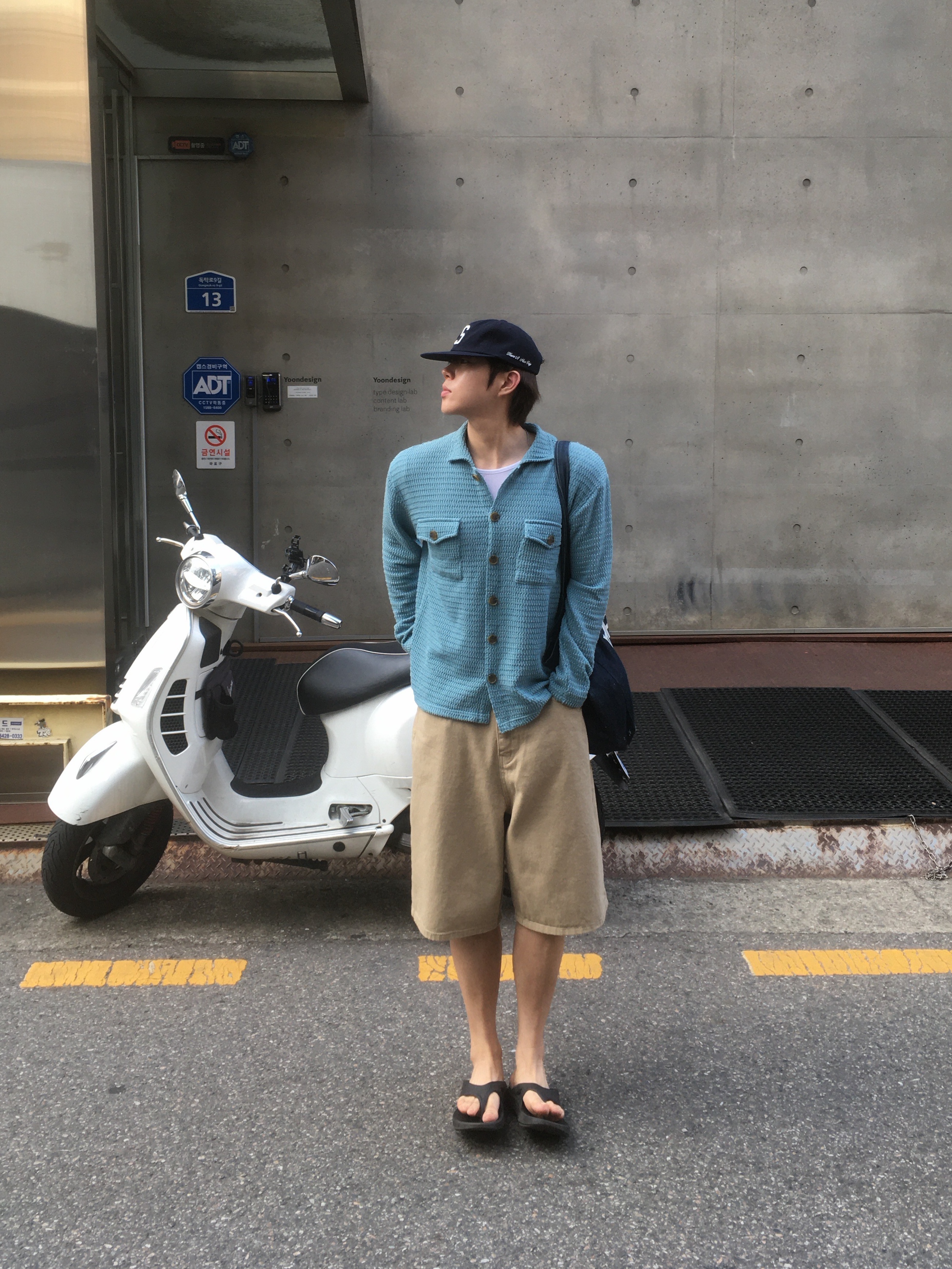 Hello Sunrise S Logo Cotton Relaxed Fit 6Panel Cap Deep Navy, A.P.C. Daniela Shopping Bag Indigo 착용 스타일 - 1