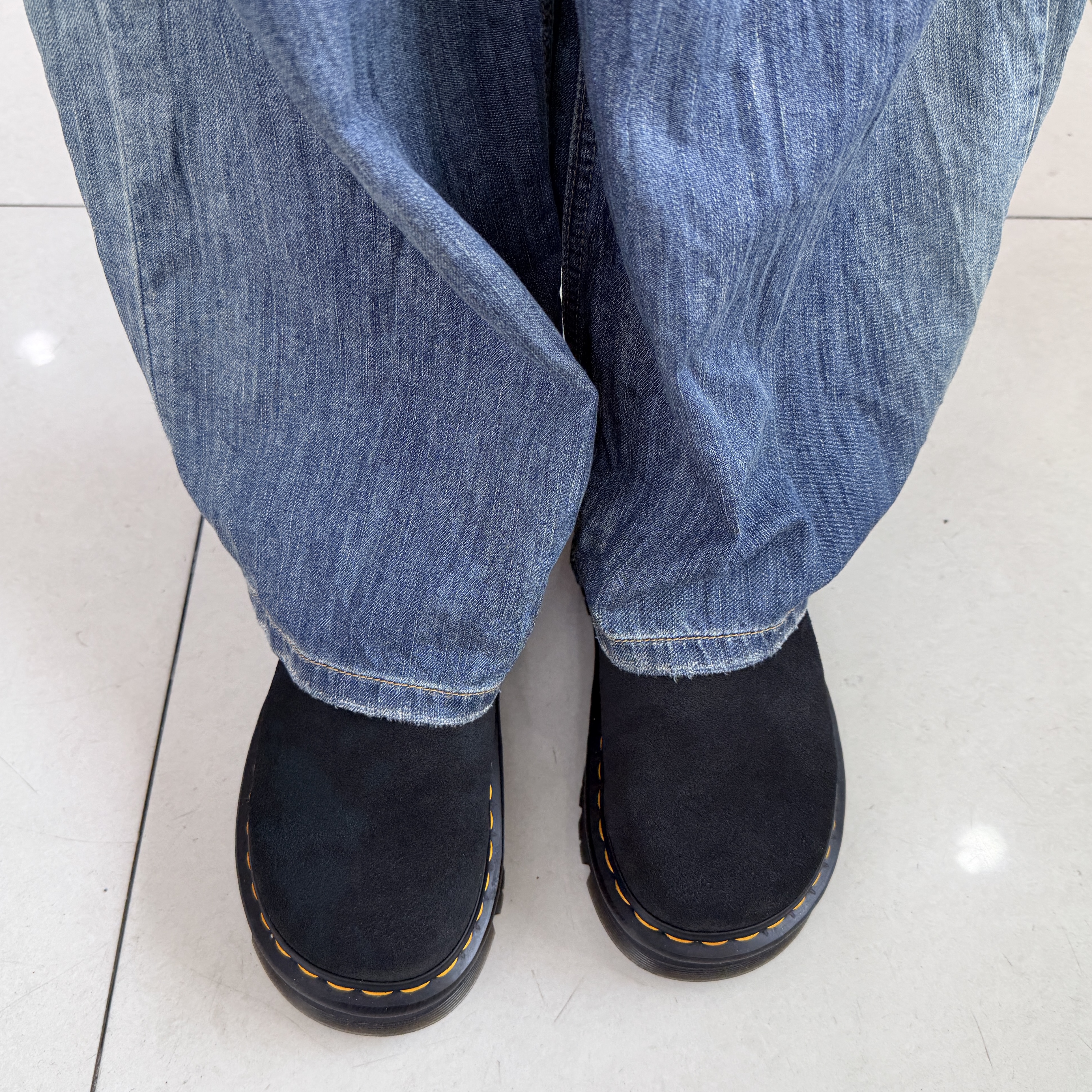 Dr. Martens Zebzag Mules Black 착용 스타일 - 1