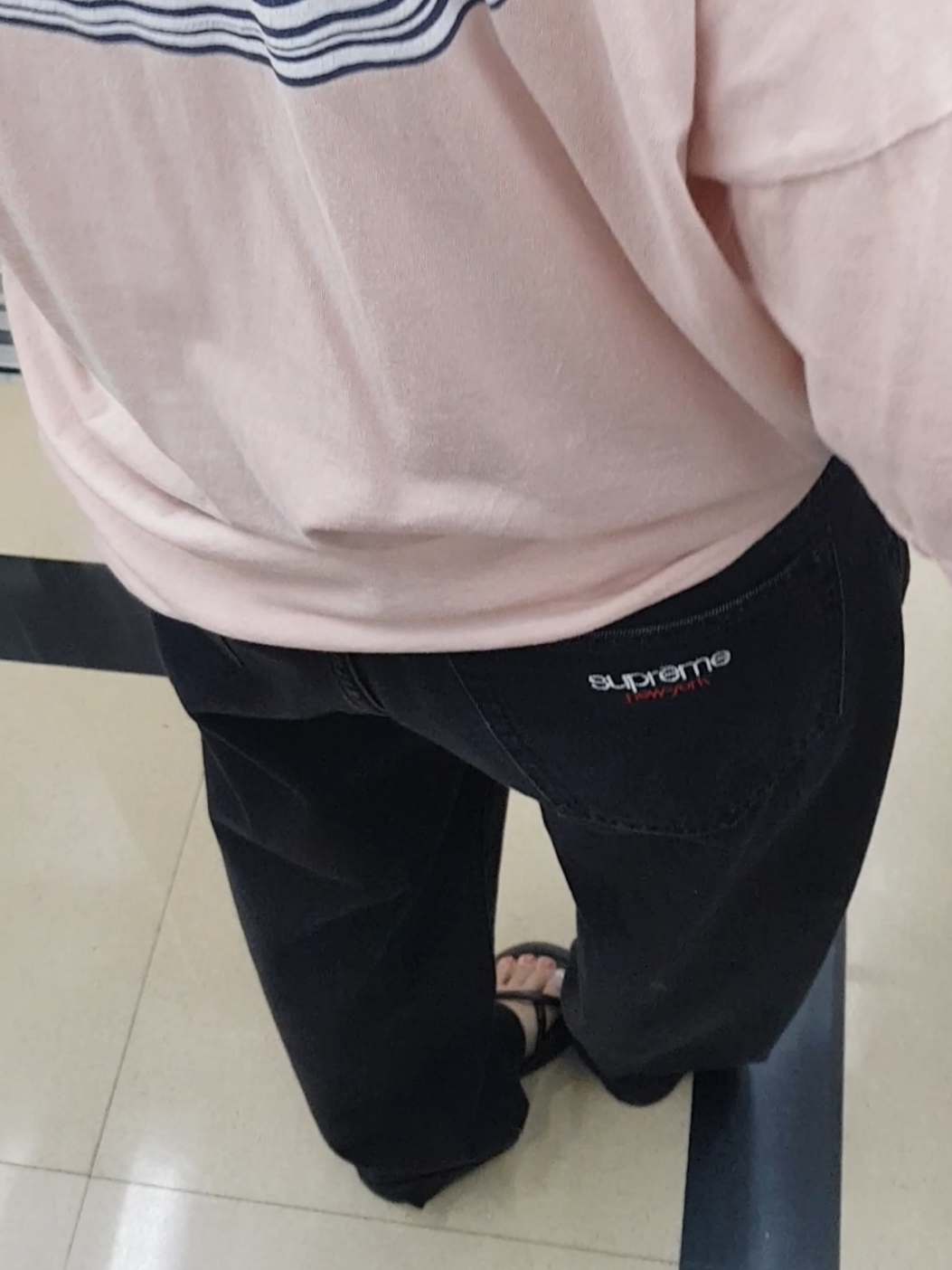 Supreme Baggy Jean Black - 26SS 착용 스타일
