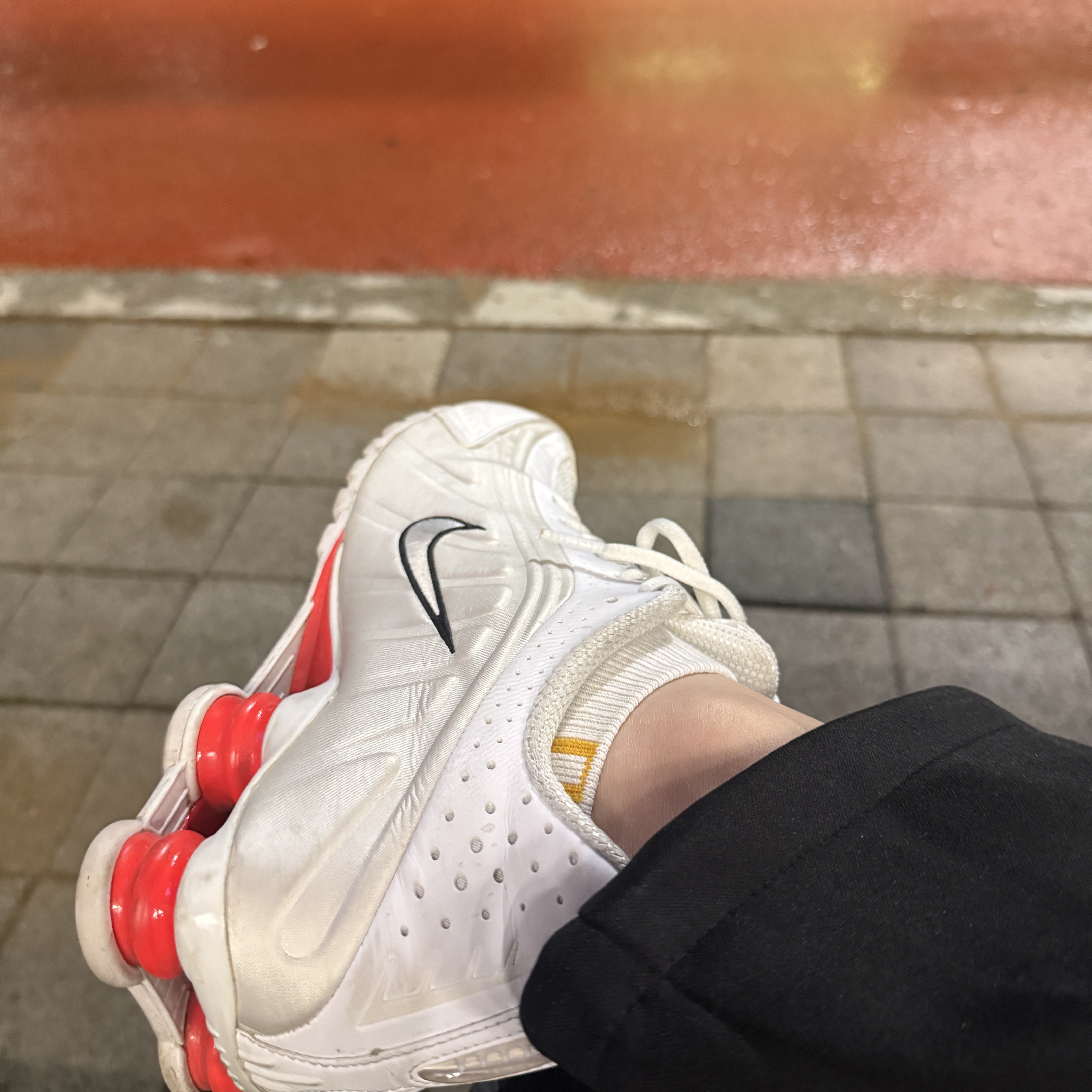 (W) Nike Shox R4 White Phantom 착용 스타일