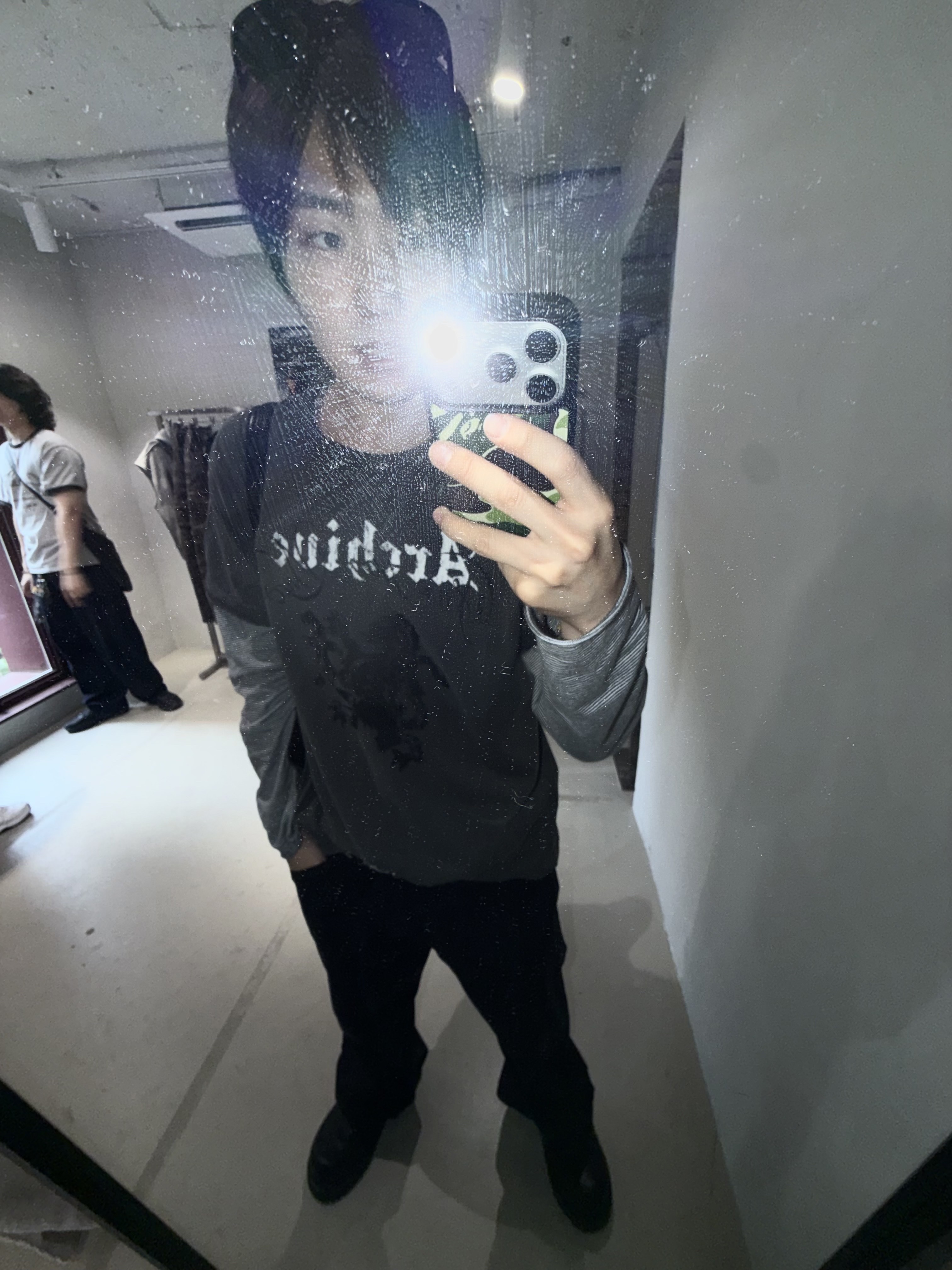 Farfromwhat Far Wrinkled Washed Pants_Black, Farfromwhat Archive Gothic Logo T-Shirt 착용 스타일 - 2