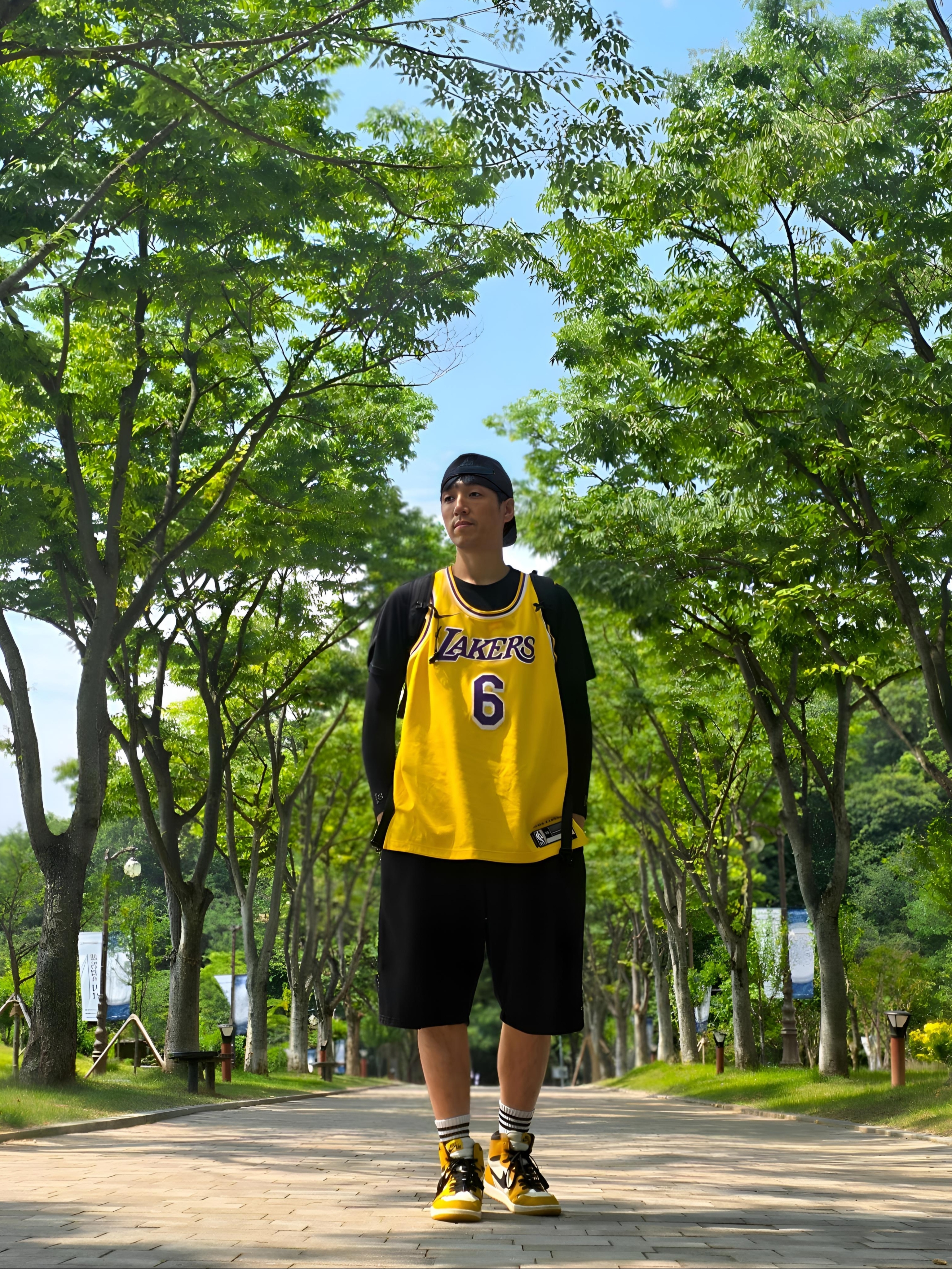 Jordan 1 Retro High OG Yellow Ochre, Nike Dri-Fit Club Structured Swoosh Cap Black 착용 스타일