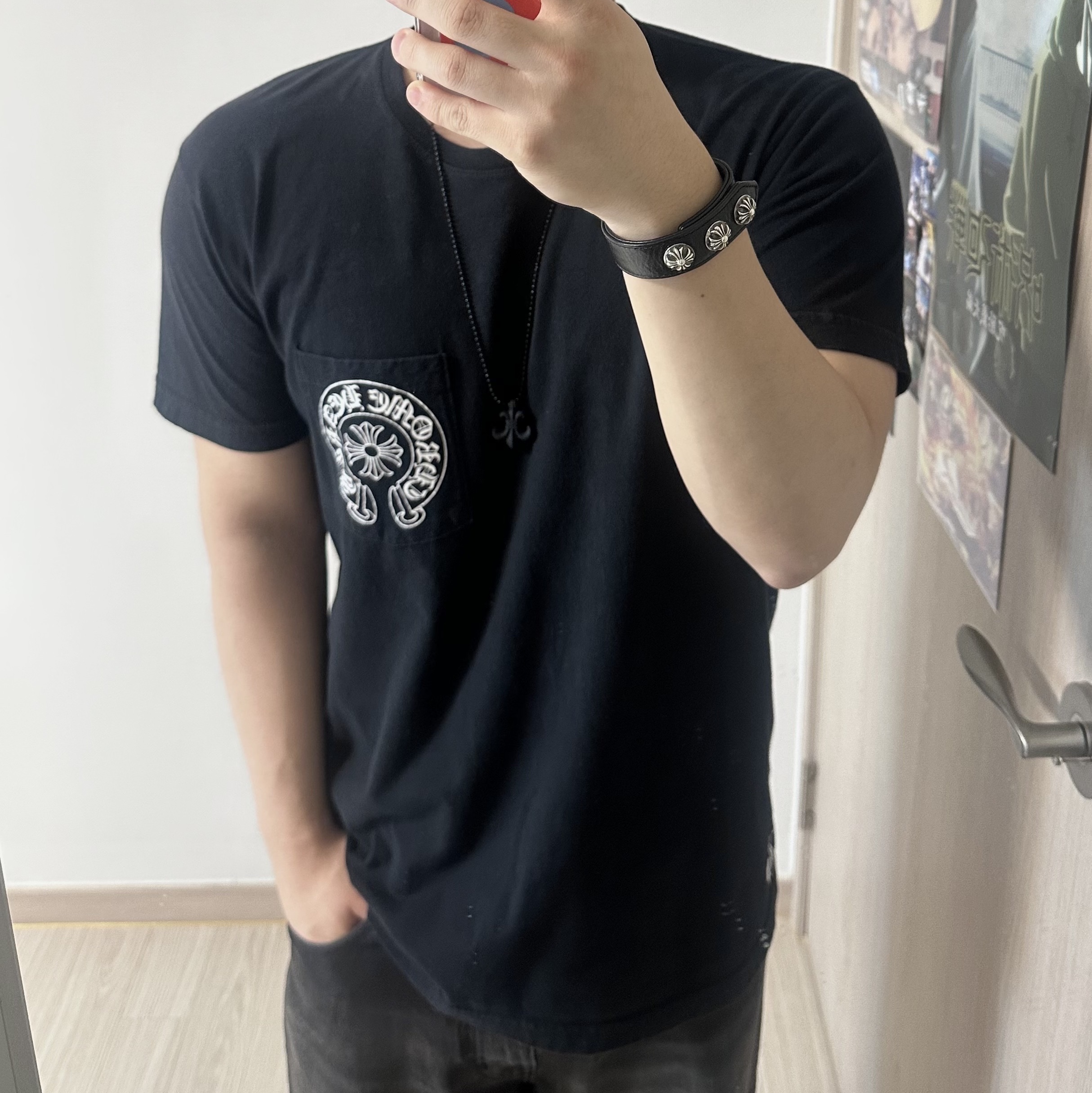 Chrome Hearts Silichrome BS Fleur Pendant Black, Hansroom Chrome Hearts Cross Ball 3 Btn 2 Snap Leather Bracelet 착용 스타일 - 1