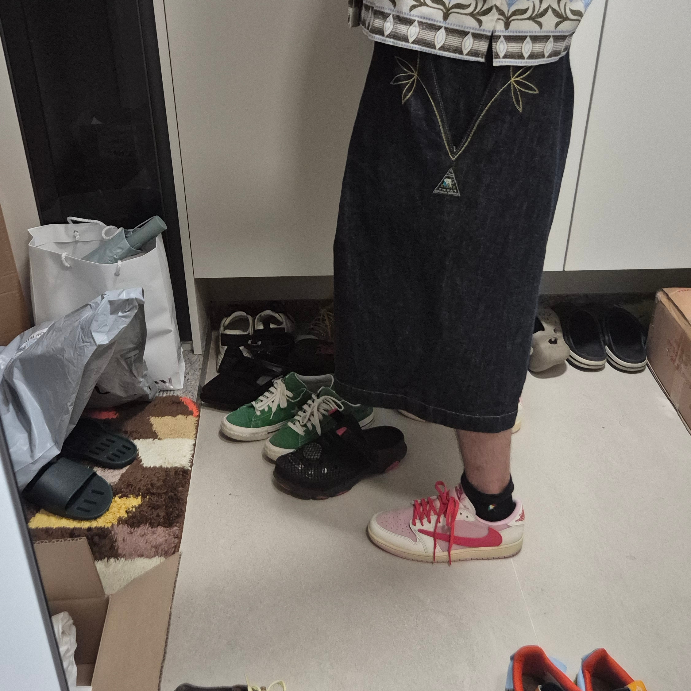 Jordan 1 x Travis Scott Retro Low OG SP Sail Tropical Pink, Kapital 14 oz. Denim Kome Kome Jotz Shallow Indigo 착용 스타일