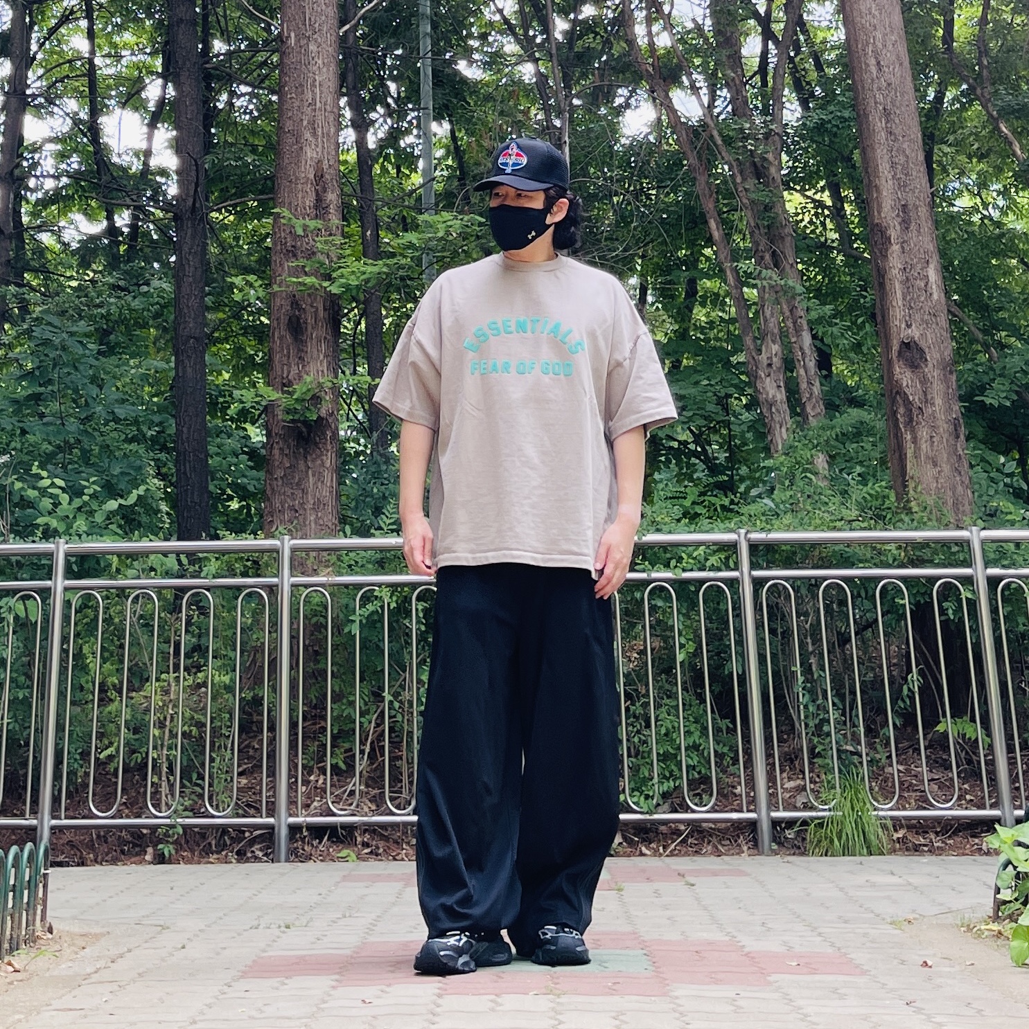 Needles x Studious H.D. Track Pant Cool Black, Adidas Vento XLG Deluxe Black Silver 착용 스타일 - 4