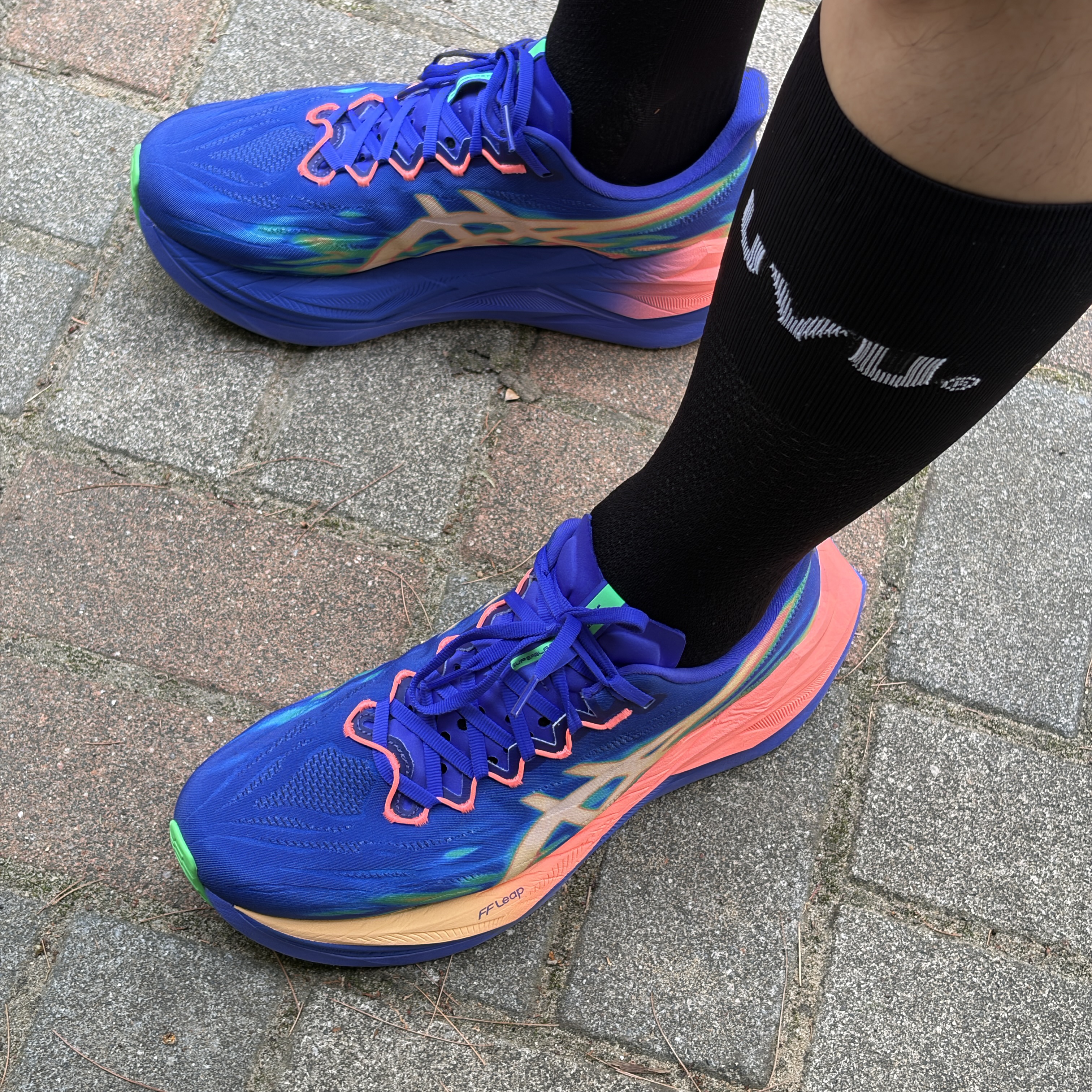 Asics Superblast 3 Cobalt Burst Light Orange, UVU Running Sock Black 착용 스타일