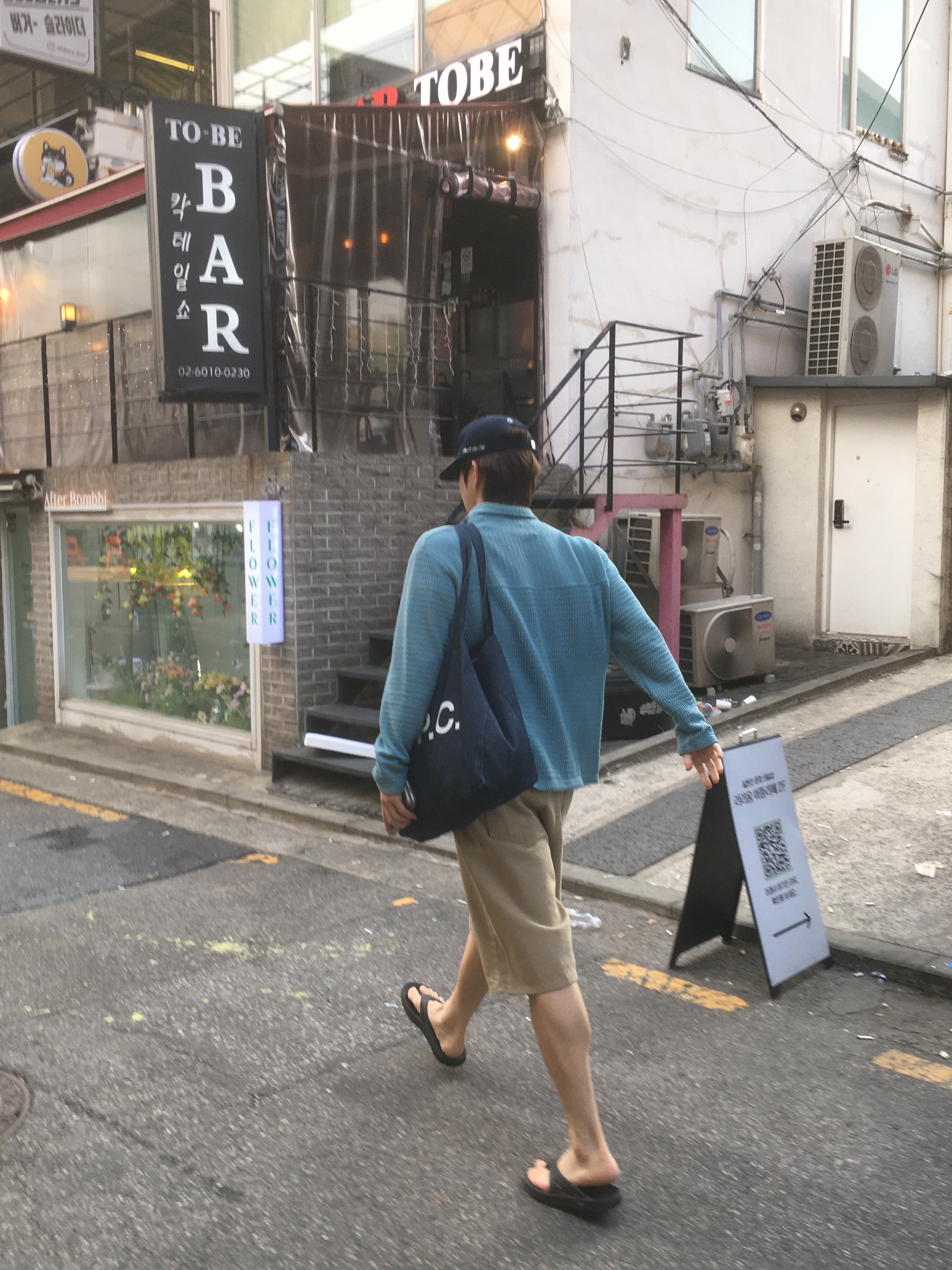 Hello Sunrise S Logo Cotton Relaxed Fit 6Panel Cap Deep Navy, A.P.C. Daniela Shopping Bag Indigo 착용 스타일 - 3