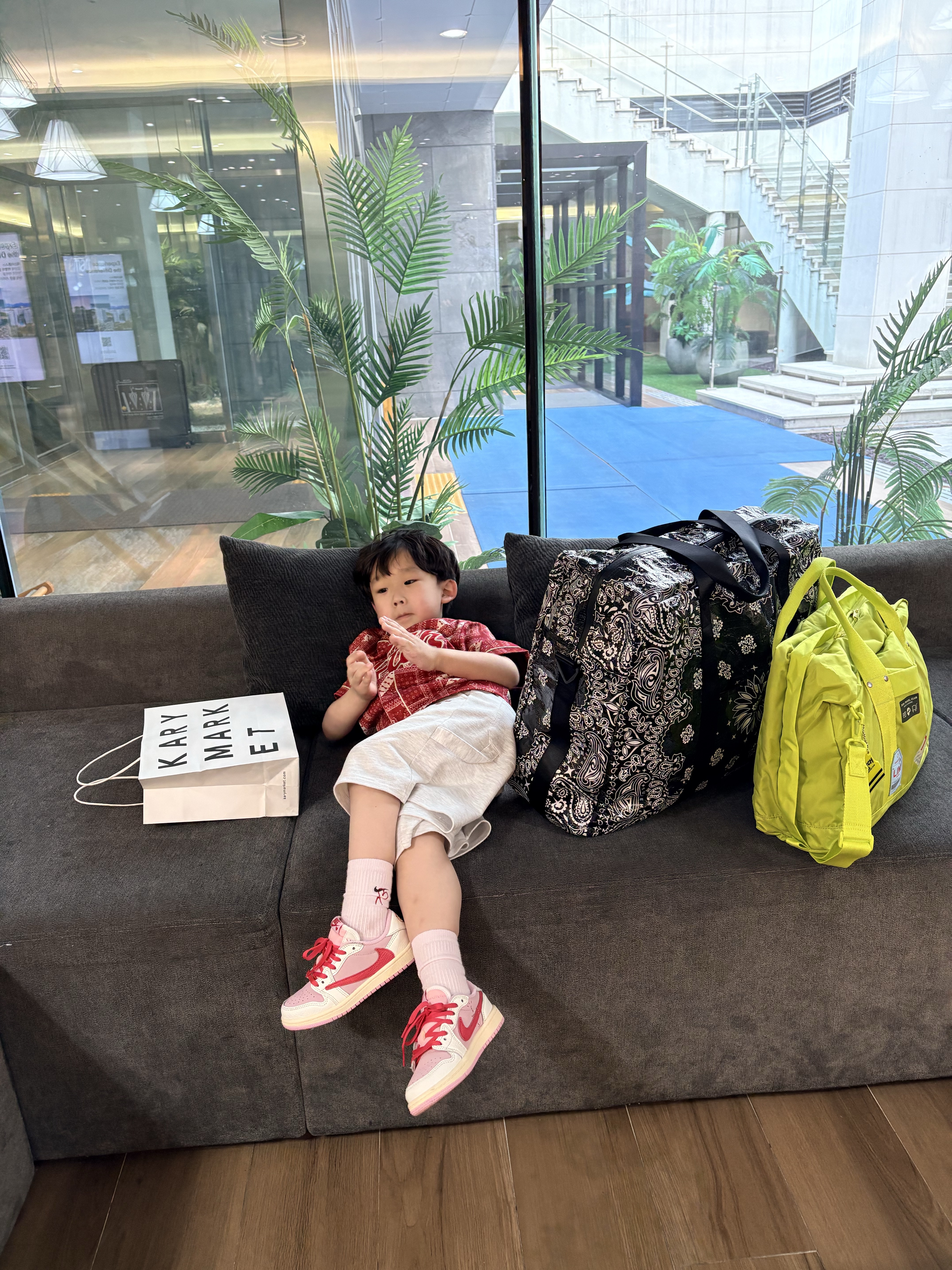 (PS) Jordan 1 x Travis Scott Retro Low OG SP Sail Tropical Pink, Supreme Bandana Tarp Large Duffle Bag Black - 21SS 착용 스타일 - 2