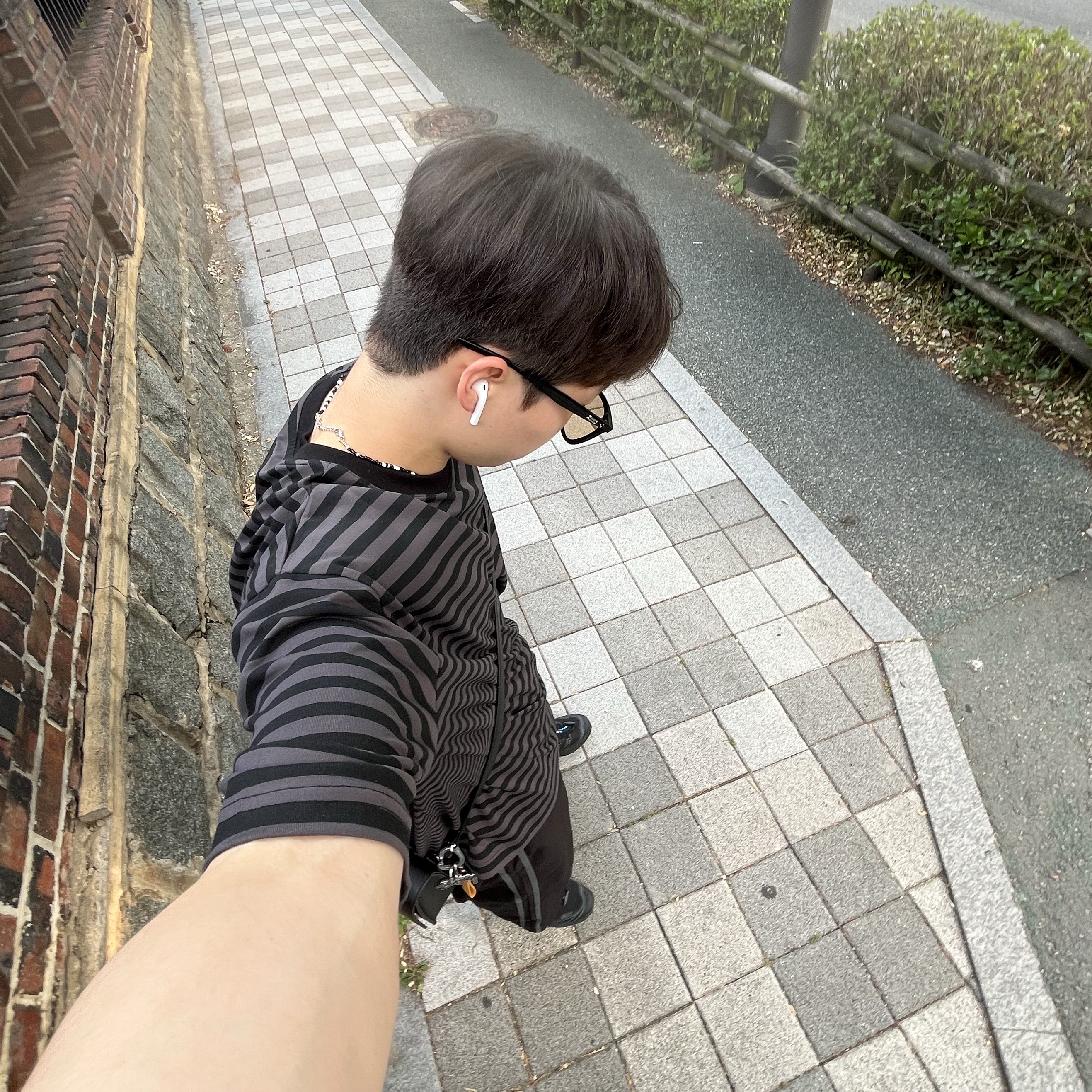 Gentle Monster Alma 01(BR) Black Brown, Salomon XT-6 ADV Black 착용 스타일