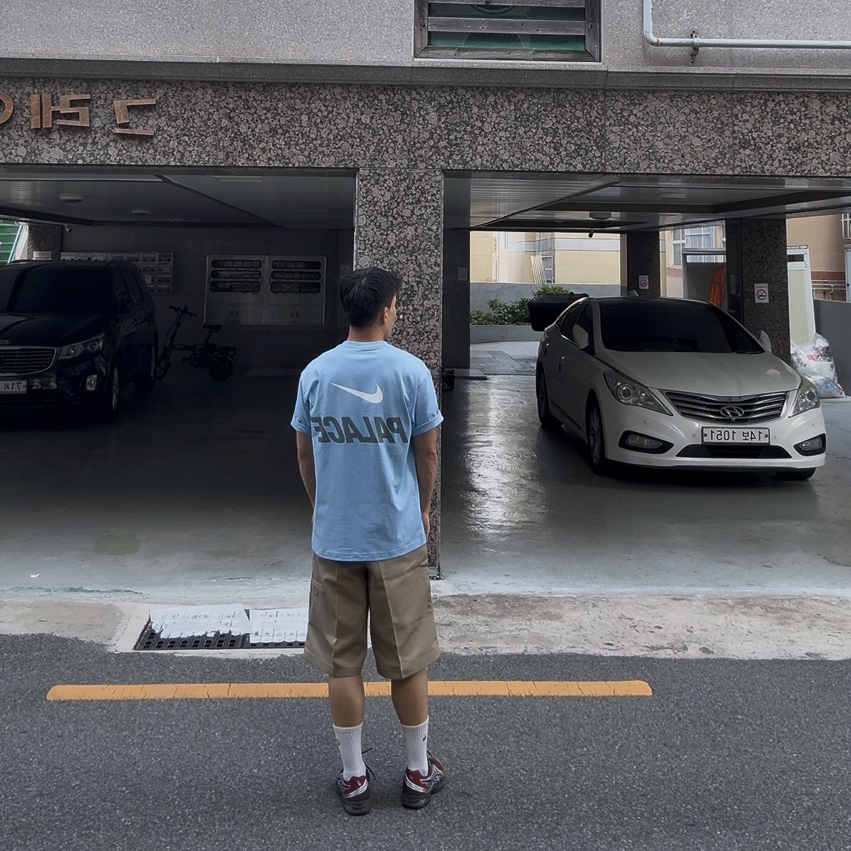 Palace x Nike Font Swoosh T-Shirt Sky Blue - 26SS, Dickies Loose Fit 13 Inch Flat Front Work Shorts Khaki 착용 스타일