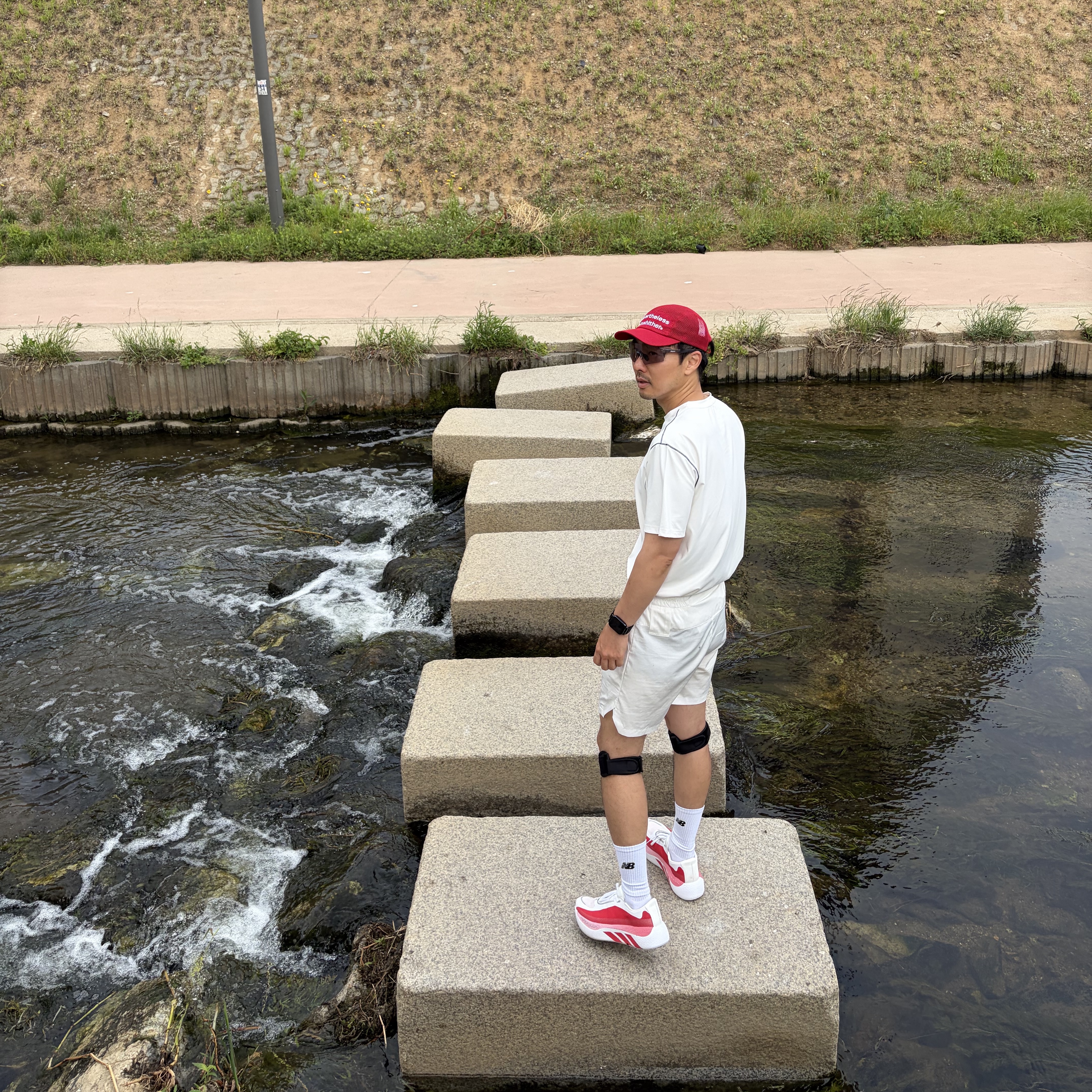 [KREAM 단독] runwhither Mesh Cap Red 착용 스타일