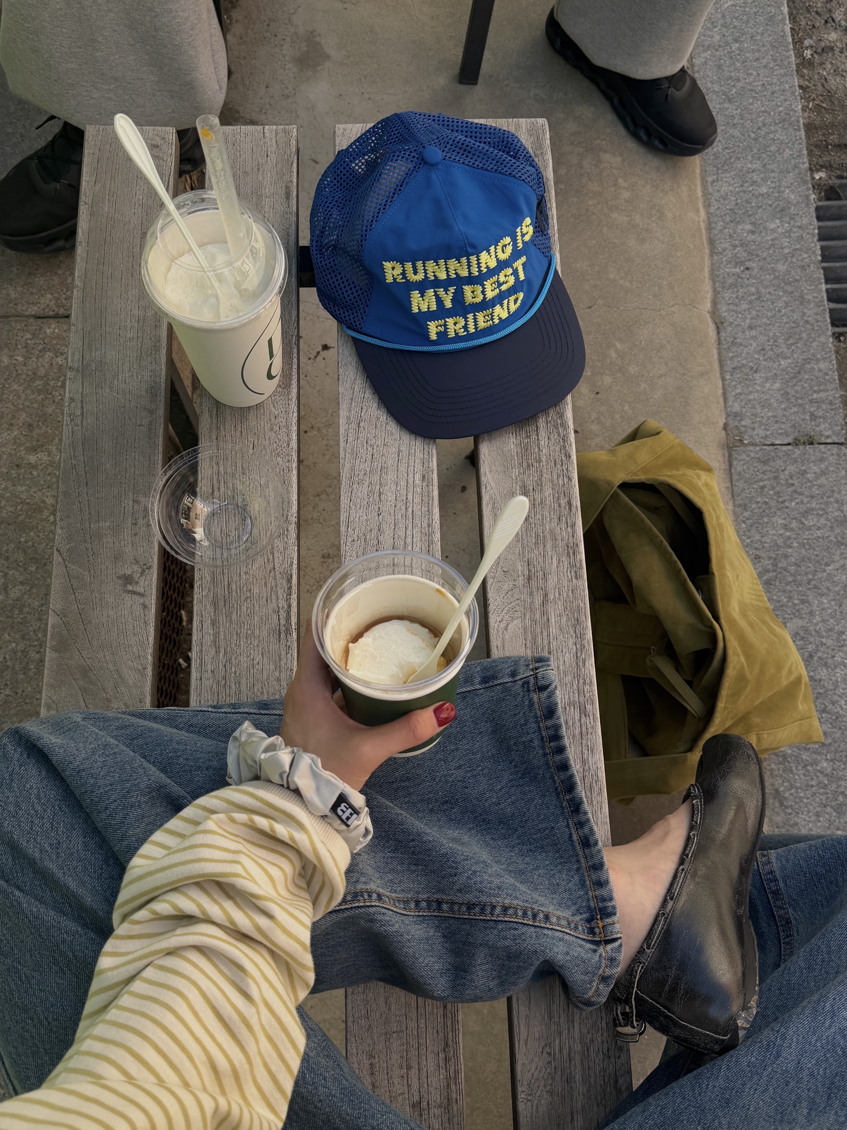 Alex Zono Running Is My Best Friend Trucker Blue 착용 스타일 - 3