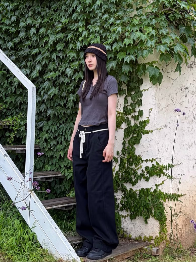 Knitted Outstring Curved Cotton Balloon Pants White, Knitted Outstring Curved Cotton Balloon Pants Black 착용 스타일 - 3