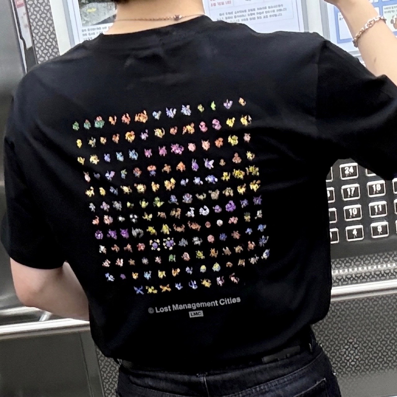 LMC x Pokemon Pixel Art 151 T-Shirt Black, Animore POKEMON magikarp view 착용 스타일