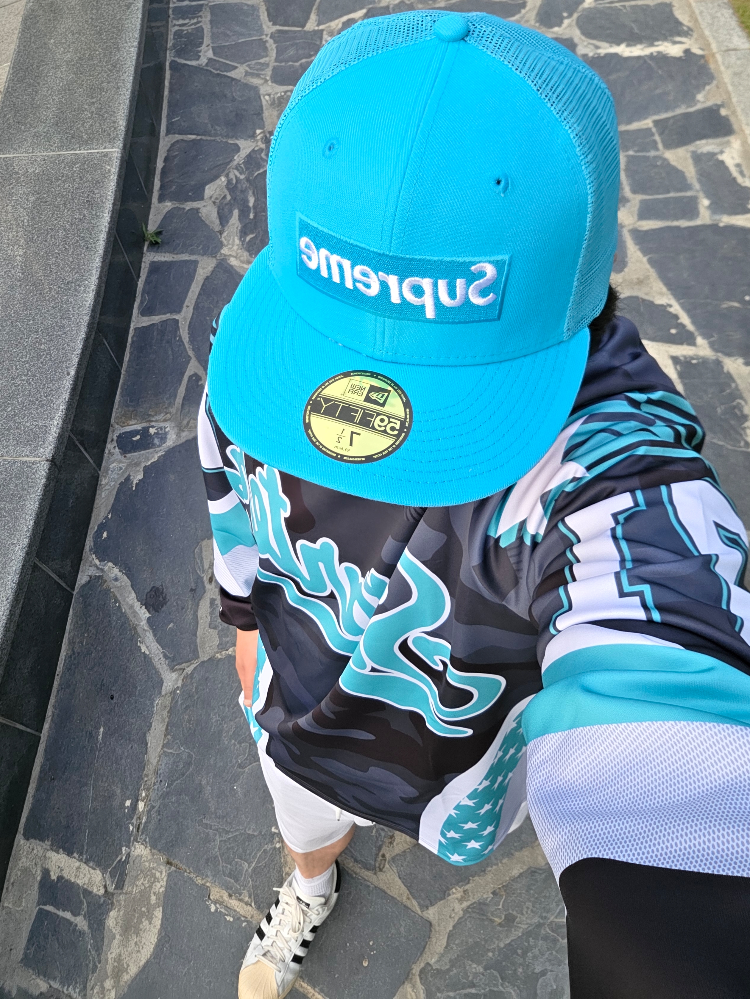 Supreme Box Logo Mesh Back New Era Blue - 23SS, Adidas x Taegeukdang Superstar White Black 착용 스타일 - 3