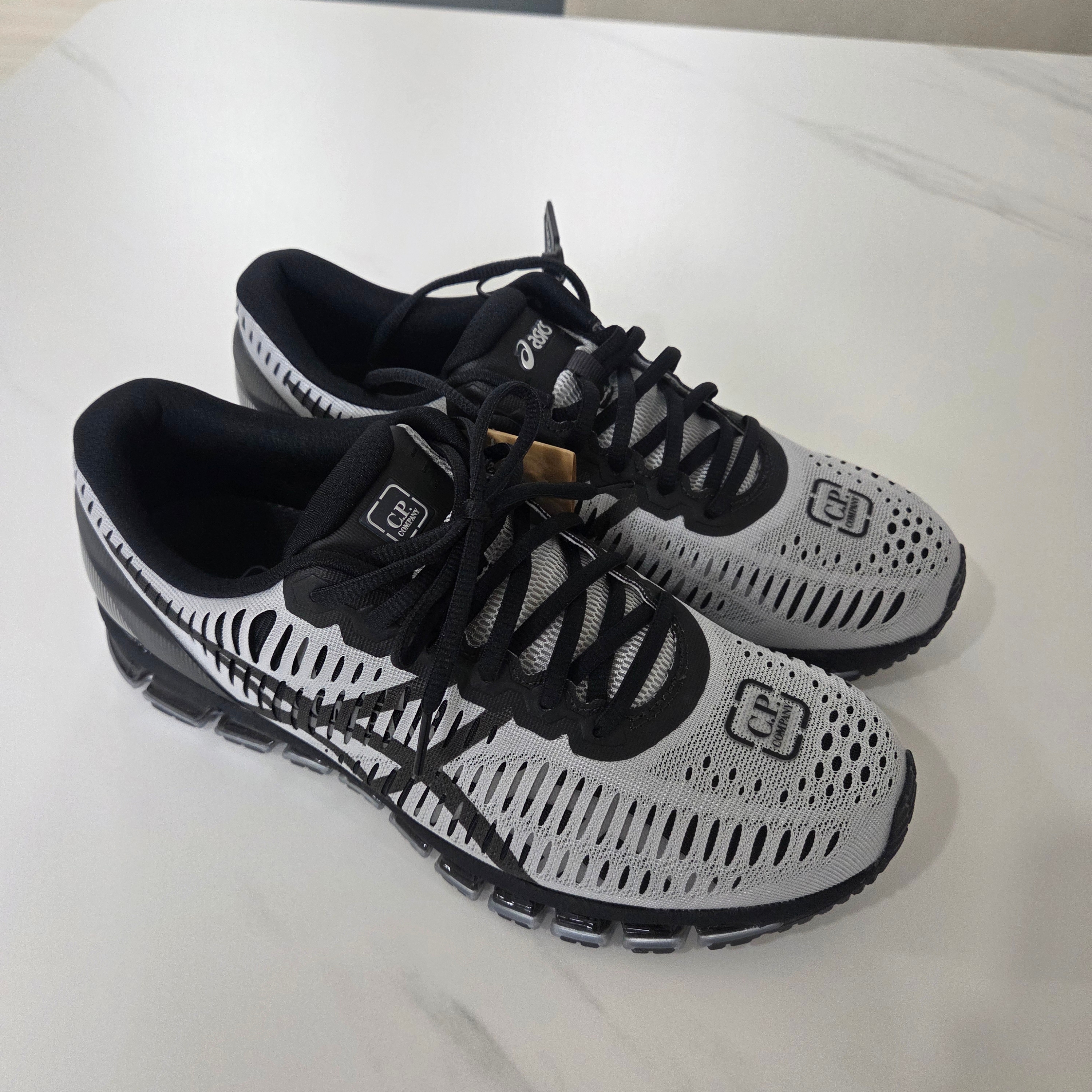 Asics x C.P. Company Gel-Quantum 360 I Pure Silver Caviar 착용 스타일 - 1