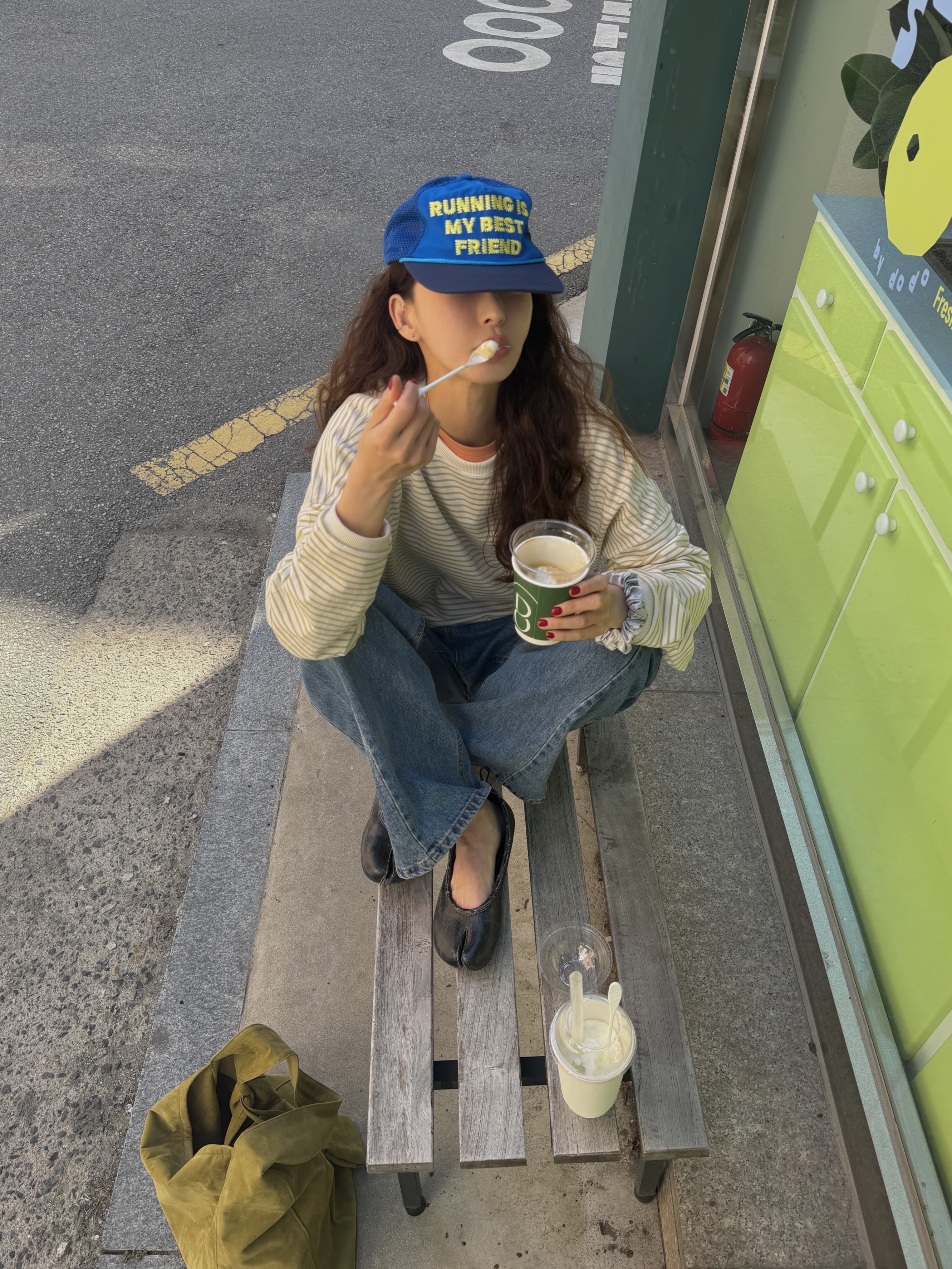 Alex Zono Running Is My Best Friend Trucker Blue 착용 스타일 - 2