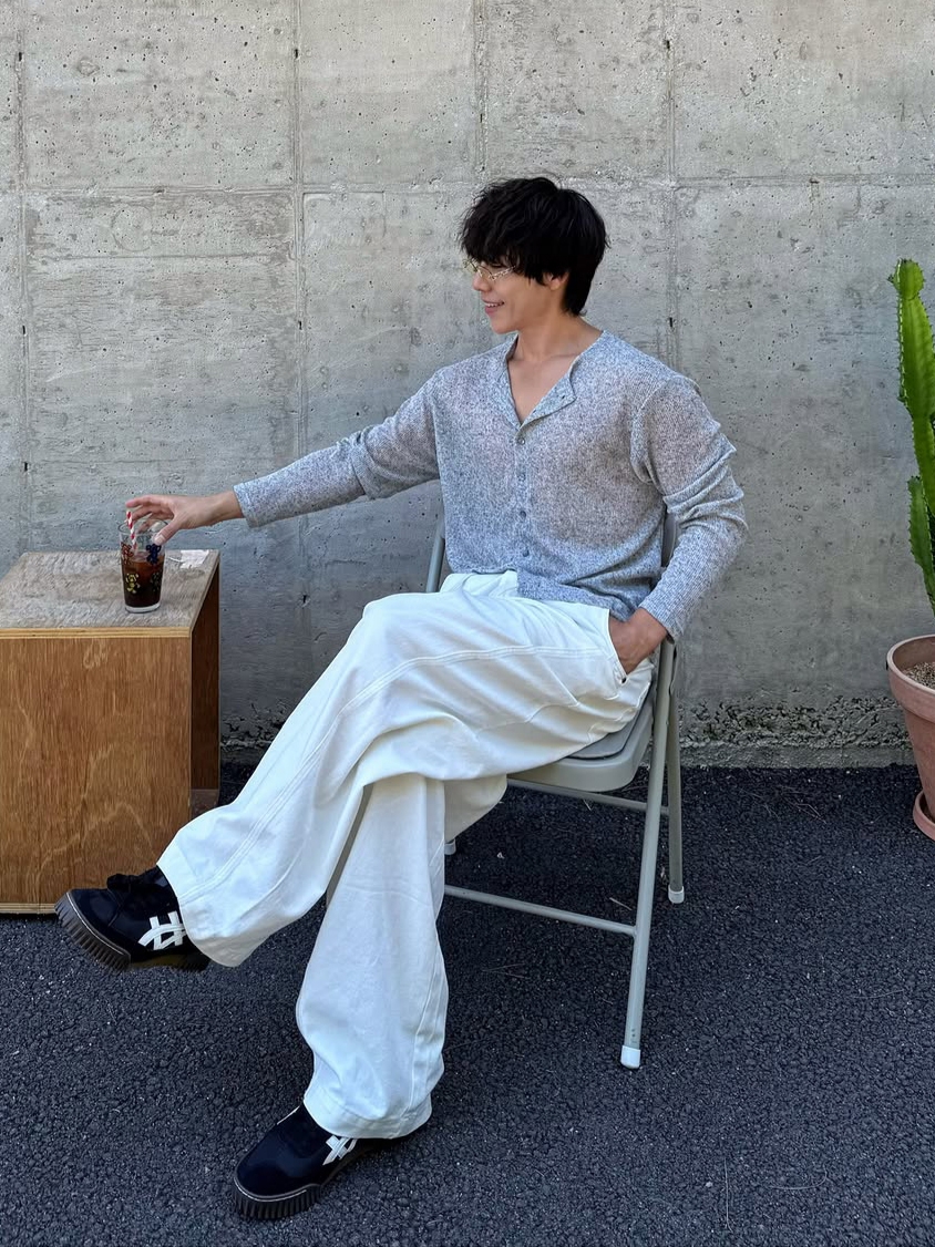 Knitted Summer Long Sleeve Cardigan Grey, Knitted Outstring Curved Cotton Balloon Pants White 착용 스타일 - 2