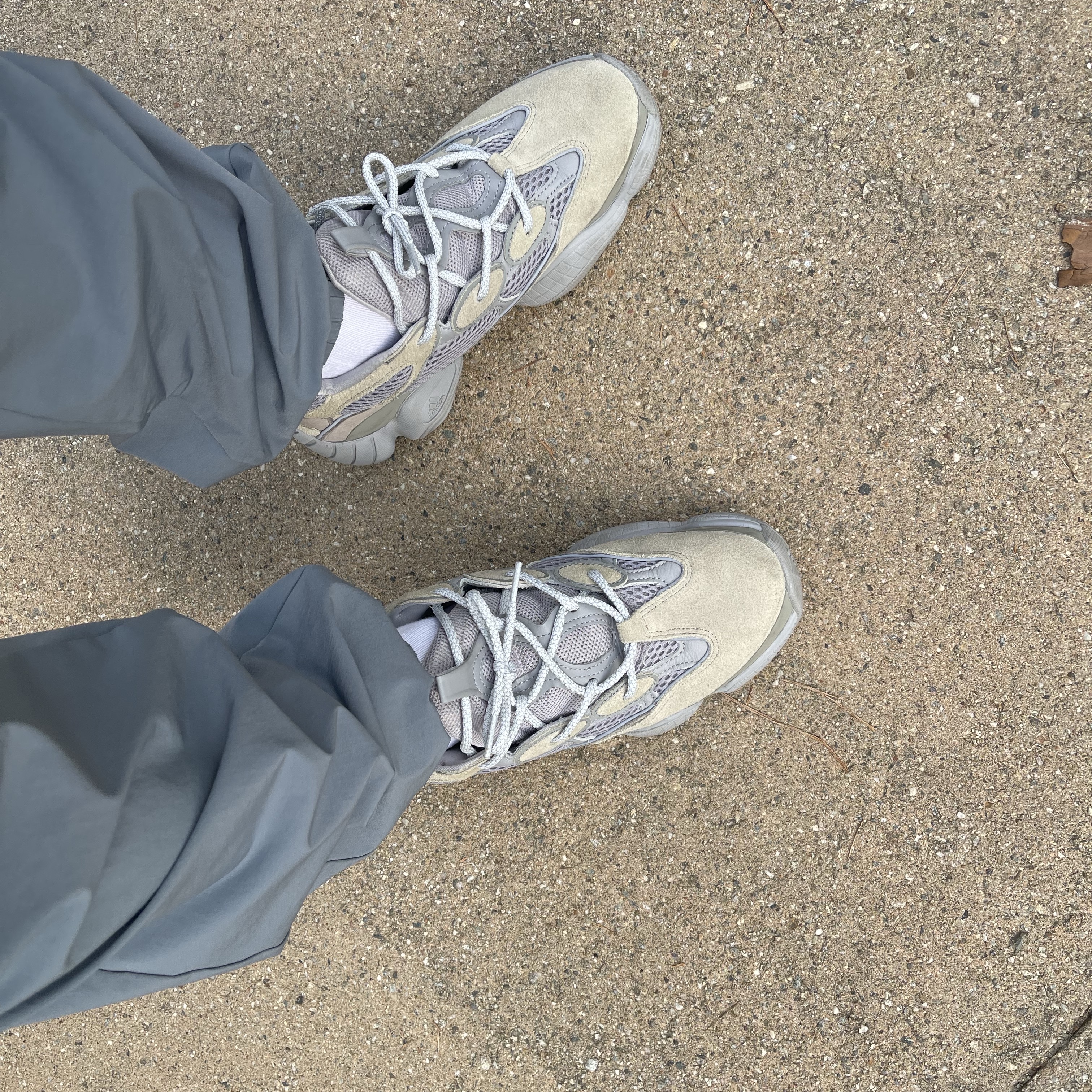 Adidas Yeezy 500 Stone Salt 착용 스타일