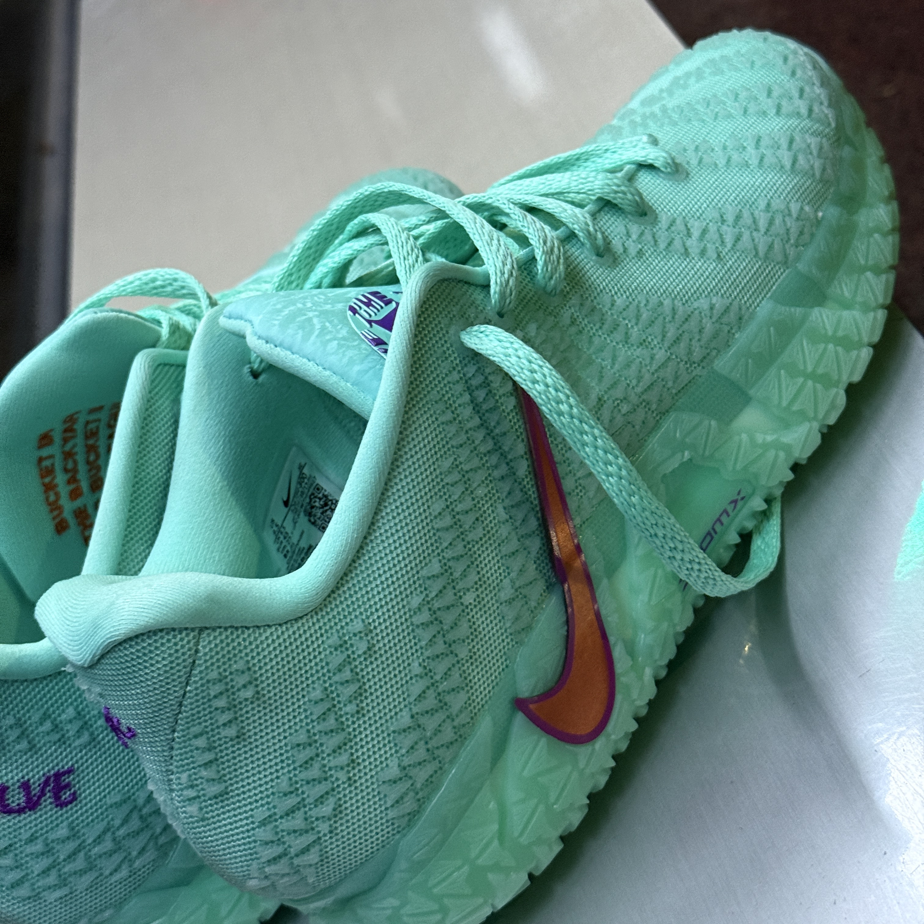 Nike Ja 3 EP Twelve Time Bleached Turquoise Safety Orange 착용 스타일
