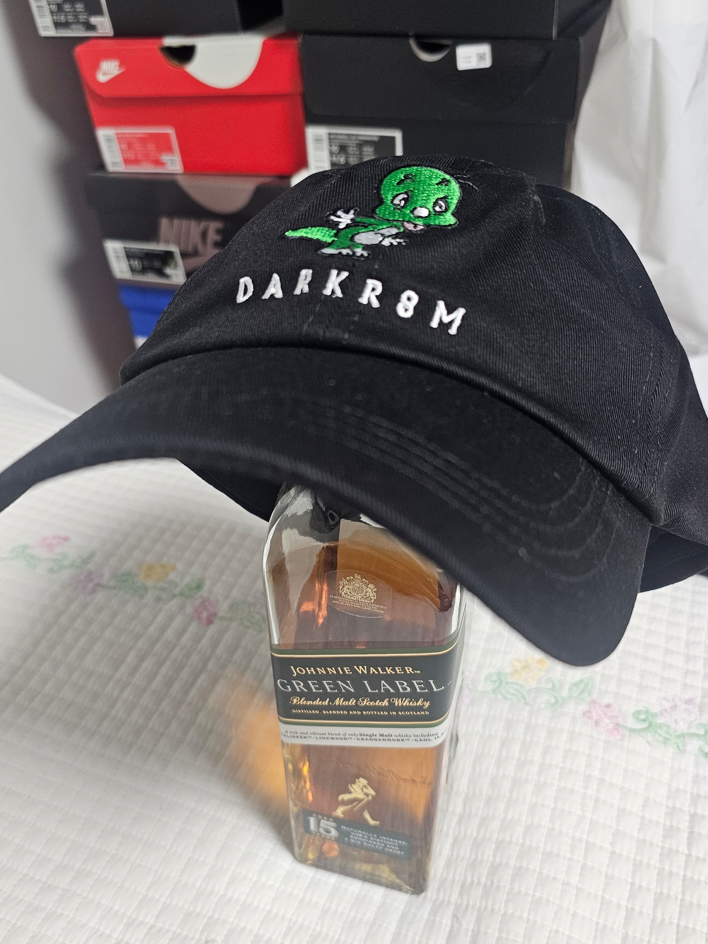 Darkr8m Studio x Dooly Dooly Ball Cap Black 착용 스타일