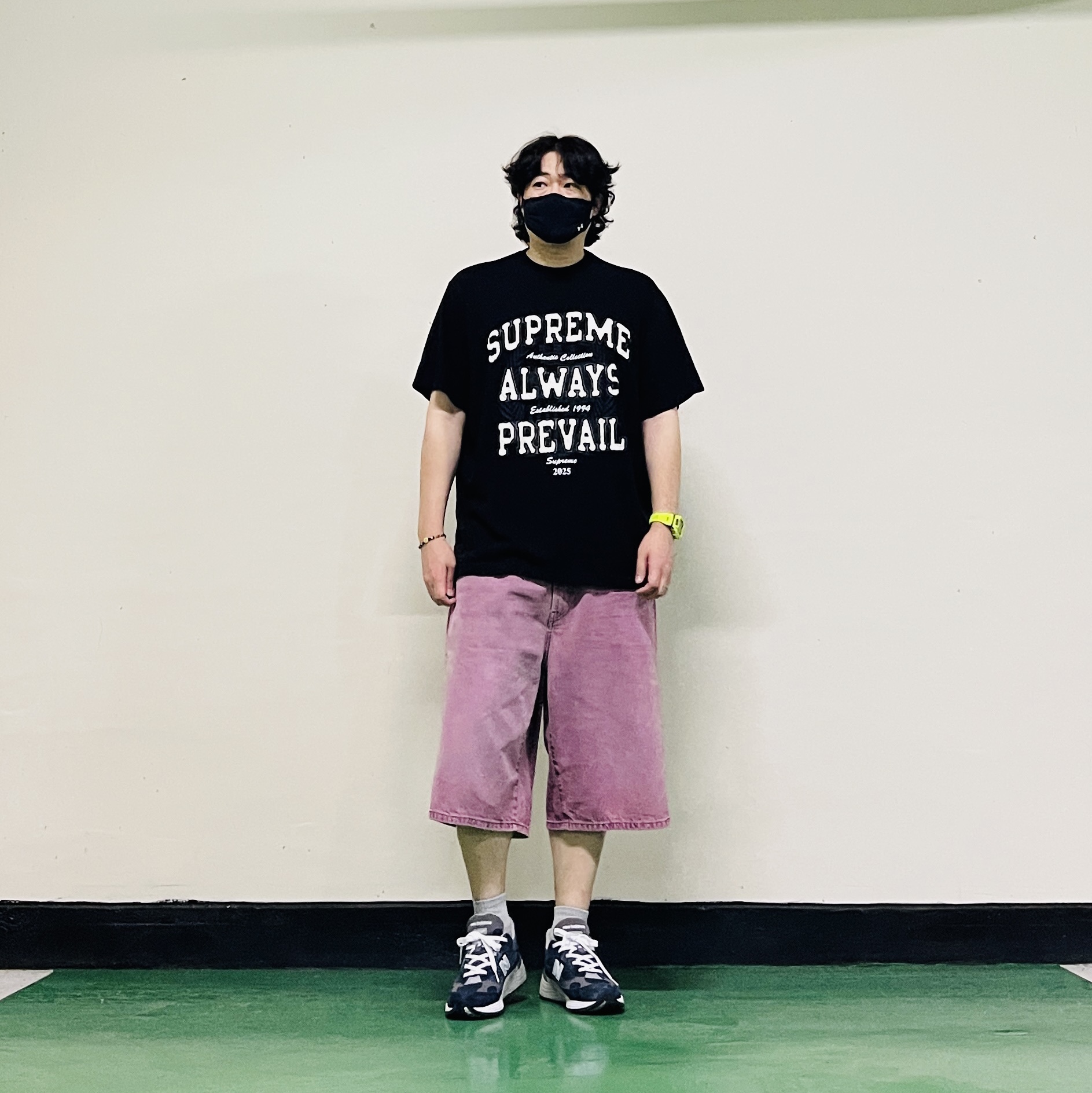 Supreme Always Prevail S/S Top Black - 25FW, Supreme Baggy Denim Short Overdyed Purple - 26SS 착용 스타일 - 2