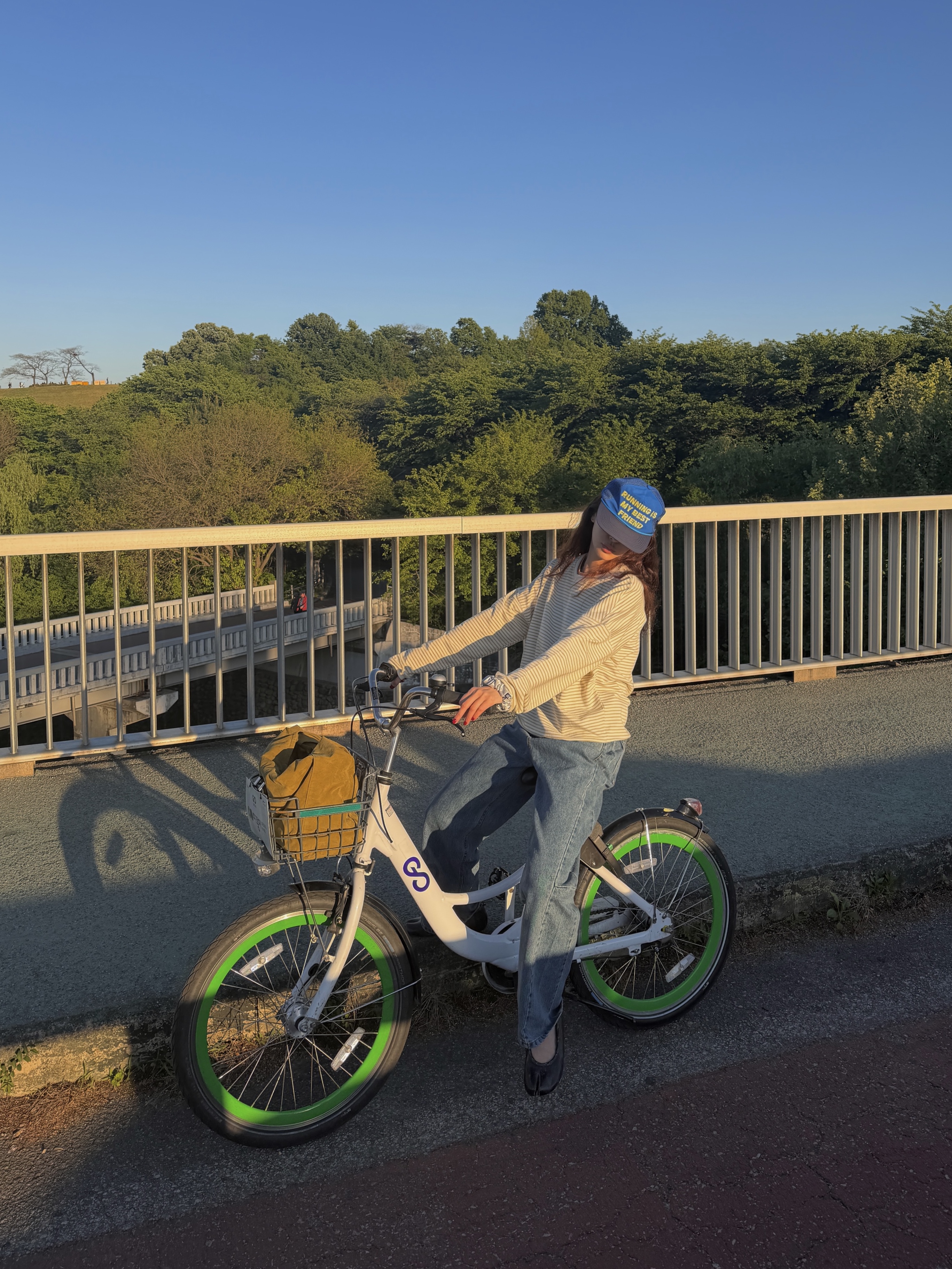 Alex Zono Running Is My Best Friend Trucker Blue 착용 스타일 - 9