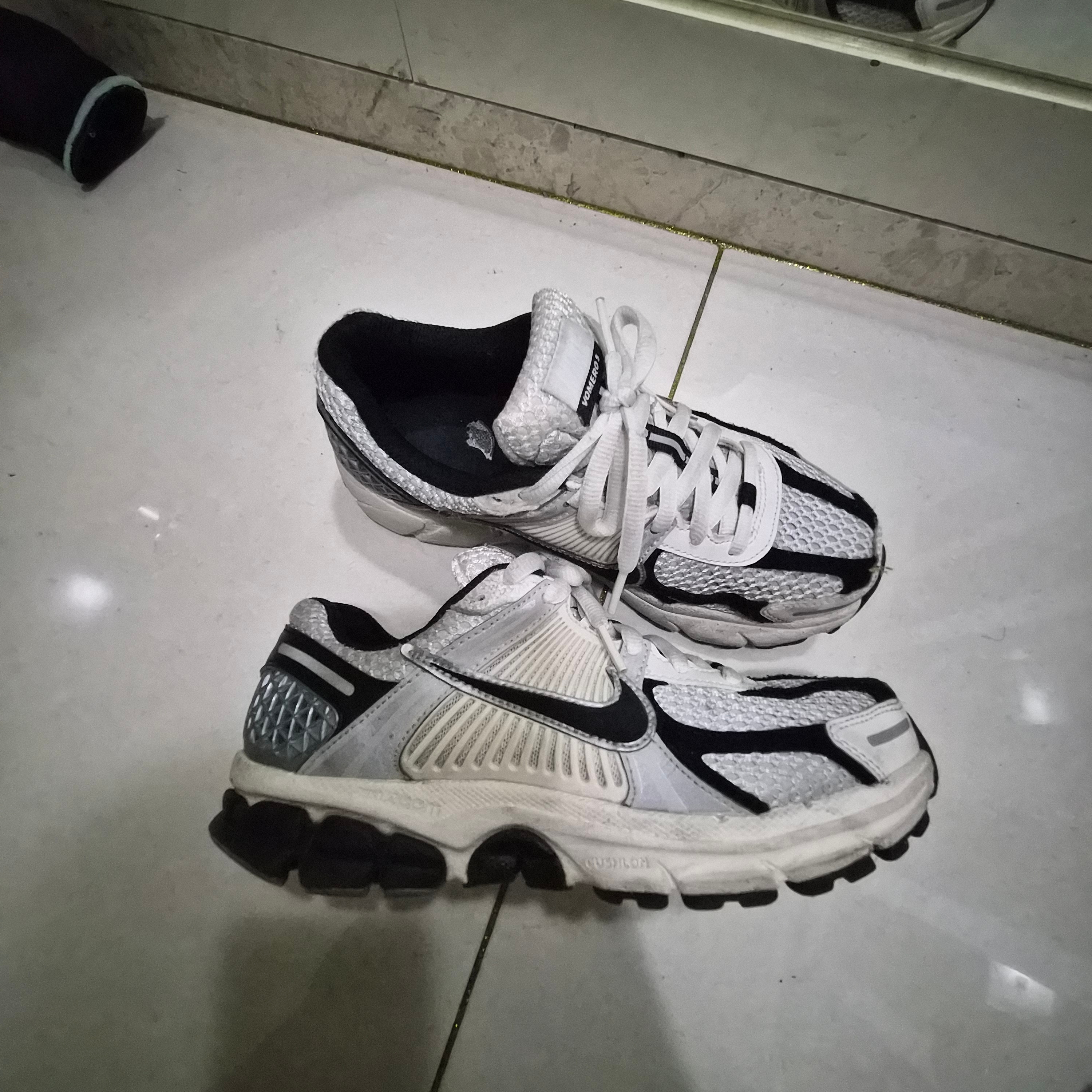 (W) Nike Zoom Vomero 5 Photon Dust Phantom 착용 스타일