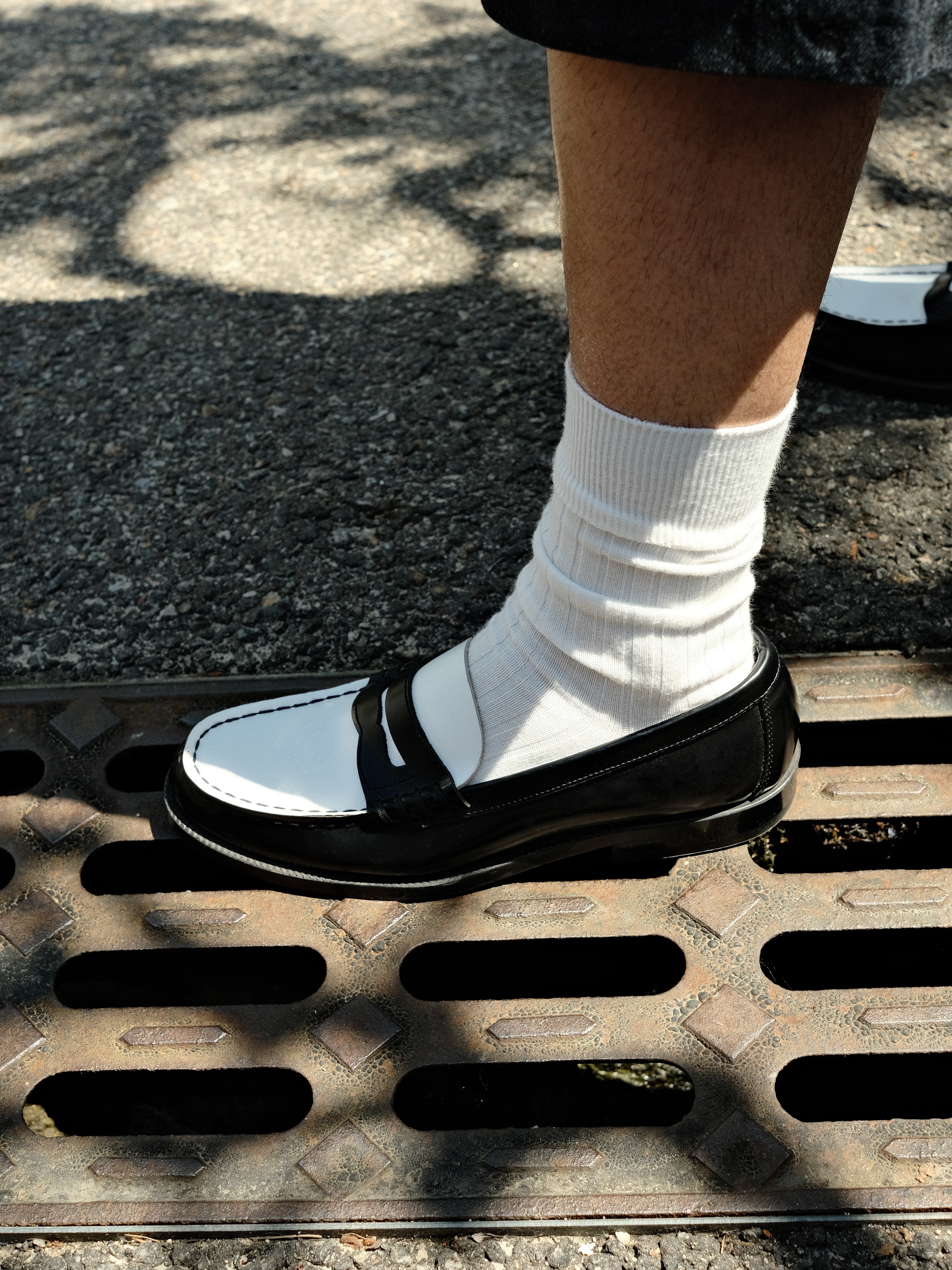 Haruta HS-906 Penny Loafer Black & White 착용 스타일 - 3