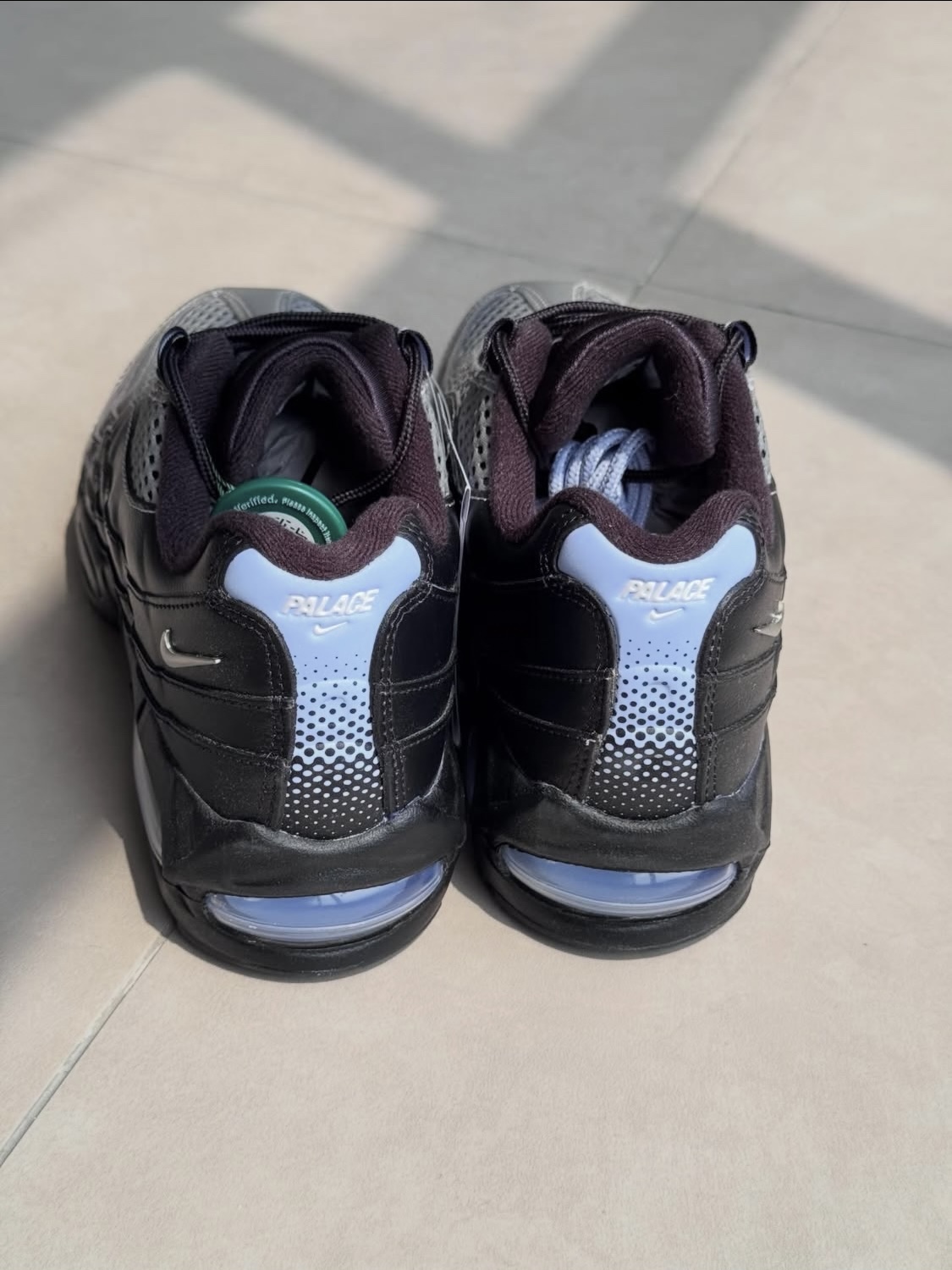 Nike x Palace Air Max 95 Metallic Silver Aluminum 착용 스타일 - 6