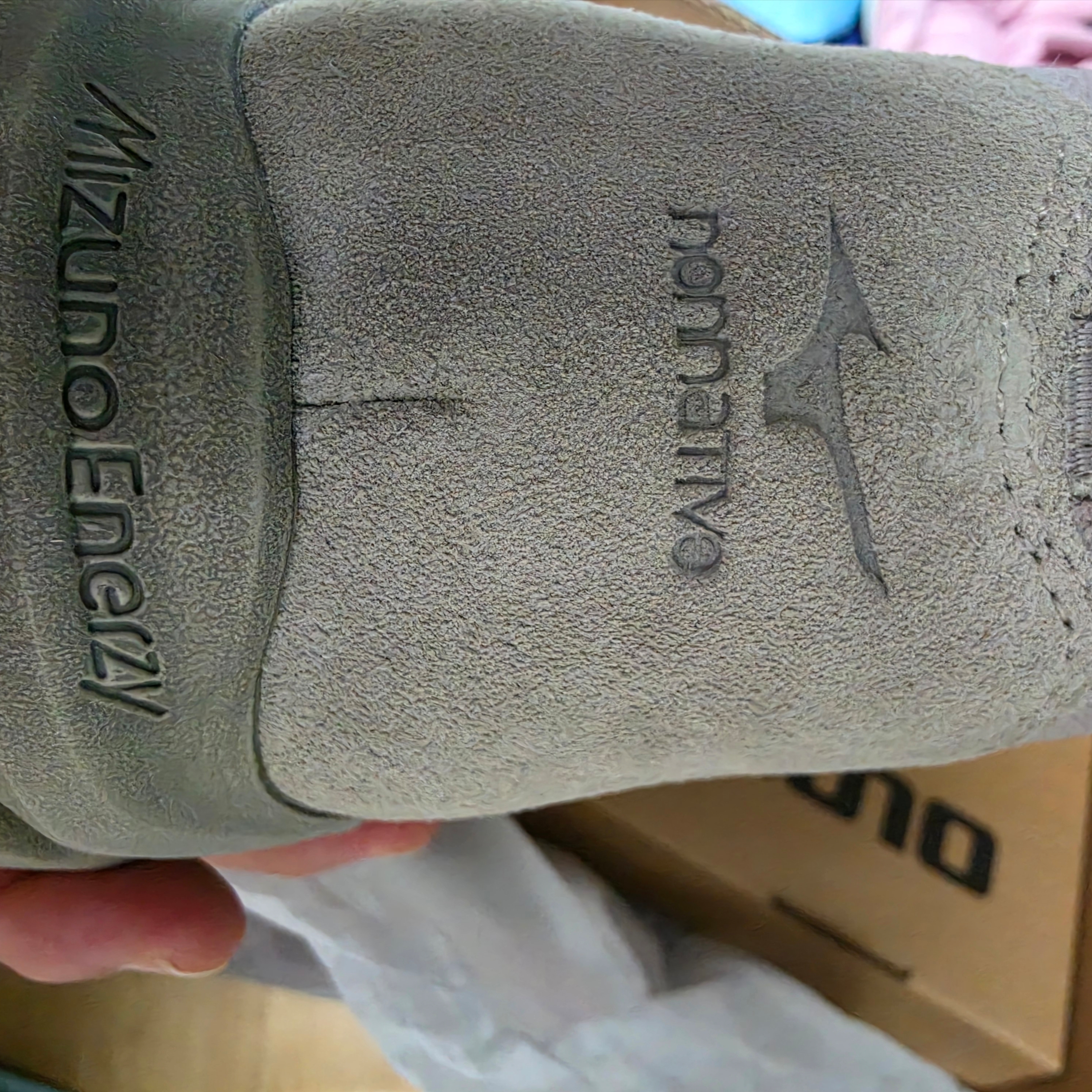 Mizuno x Nonnative Wave Mujin LS Mid GTX Light Gray White - 26FW 착용 스타일 - 2