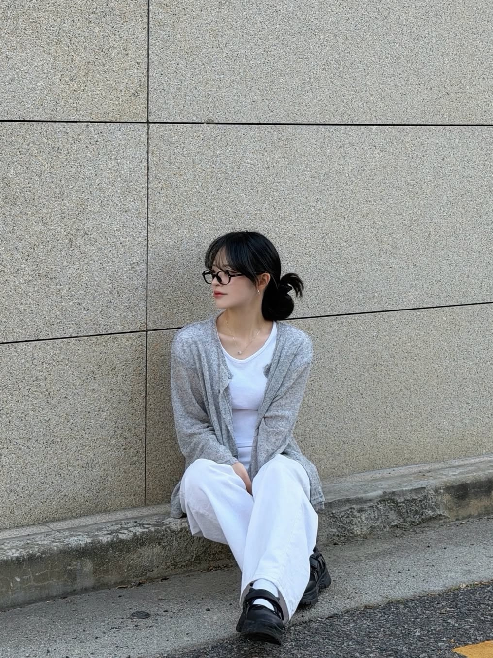 Knitted Summer Long Sleeve Cardigan Grey 착용 스타일 - 2