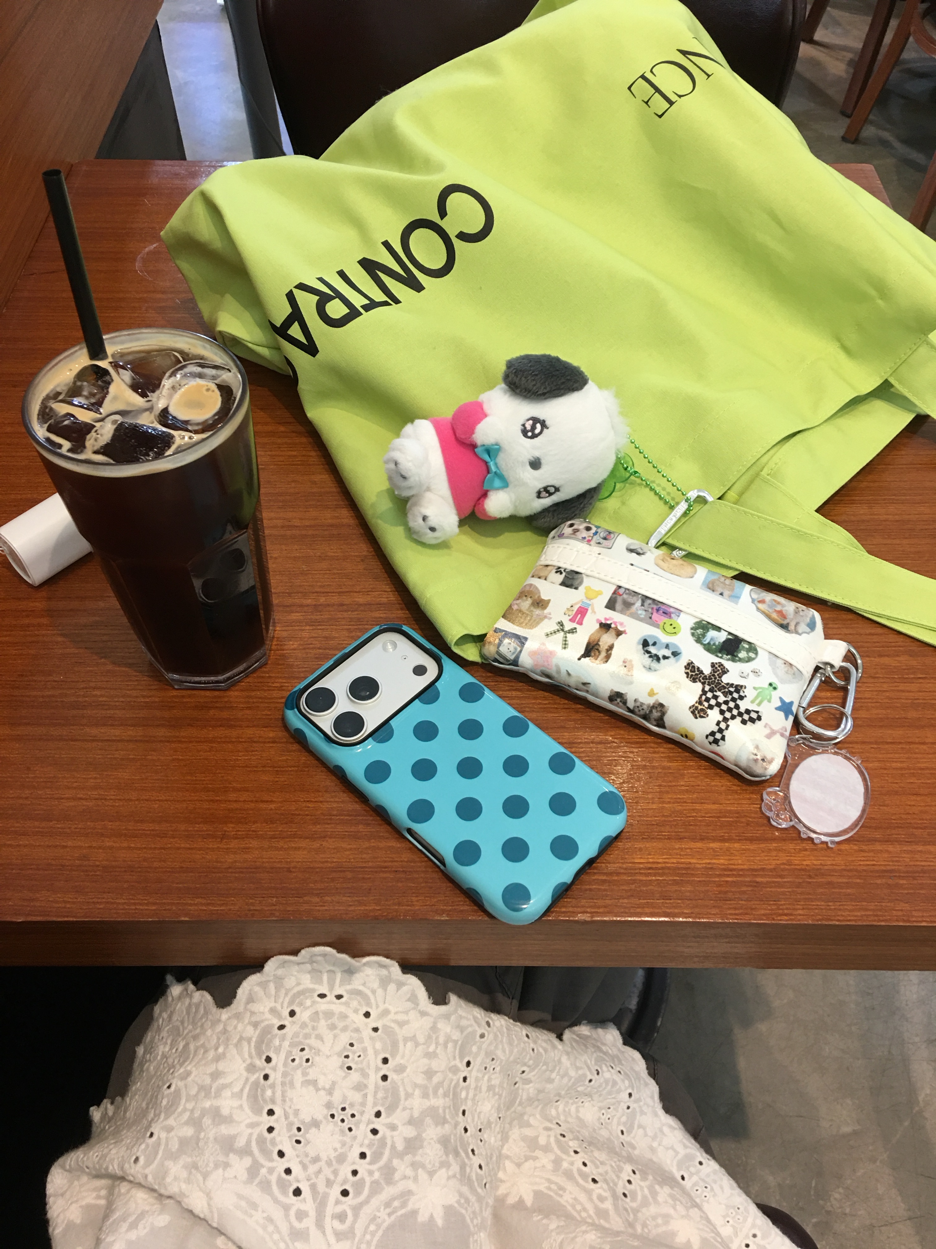 noun Easeful Tote Bag Lime, (W) Nike V2K Run Photon Dust Summit White 착용 스타일 - 4