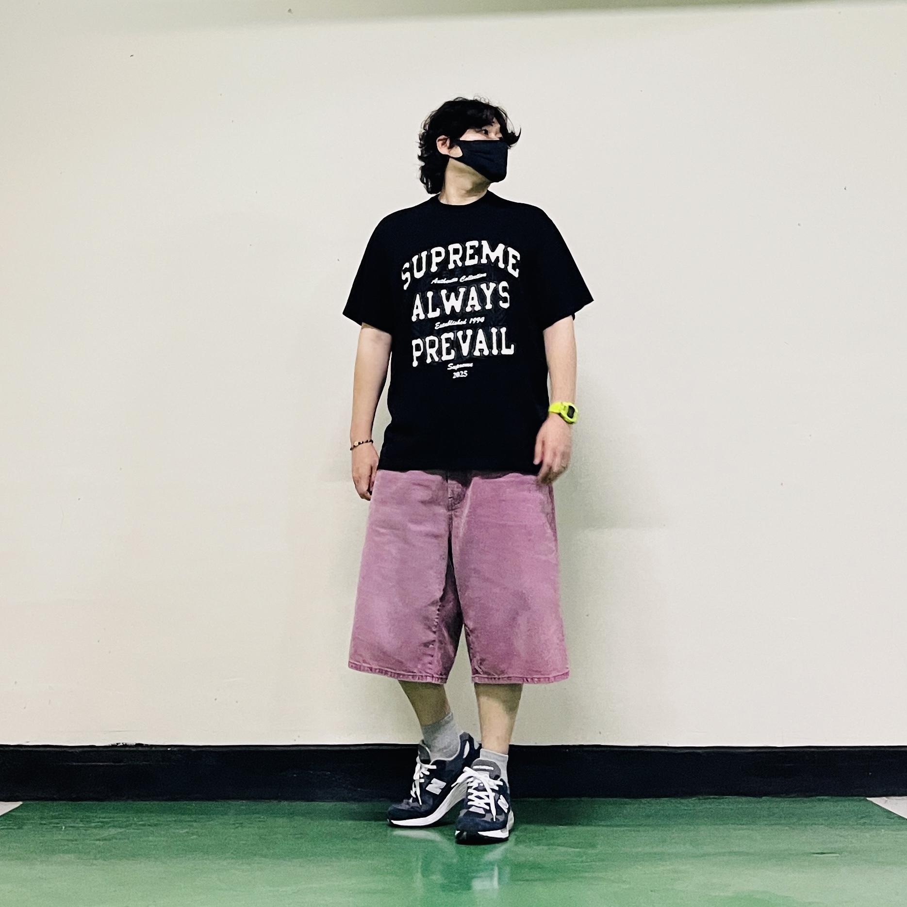 Supreme Always Prevail S/S Top Black - 25FW, Supreme Baggy Denim Short Overdyed Purple - 26SS 착용 스타일 - 5