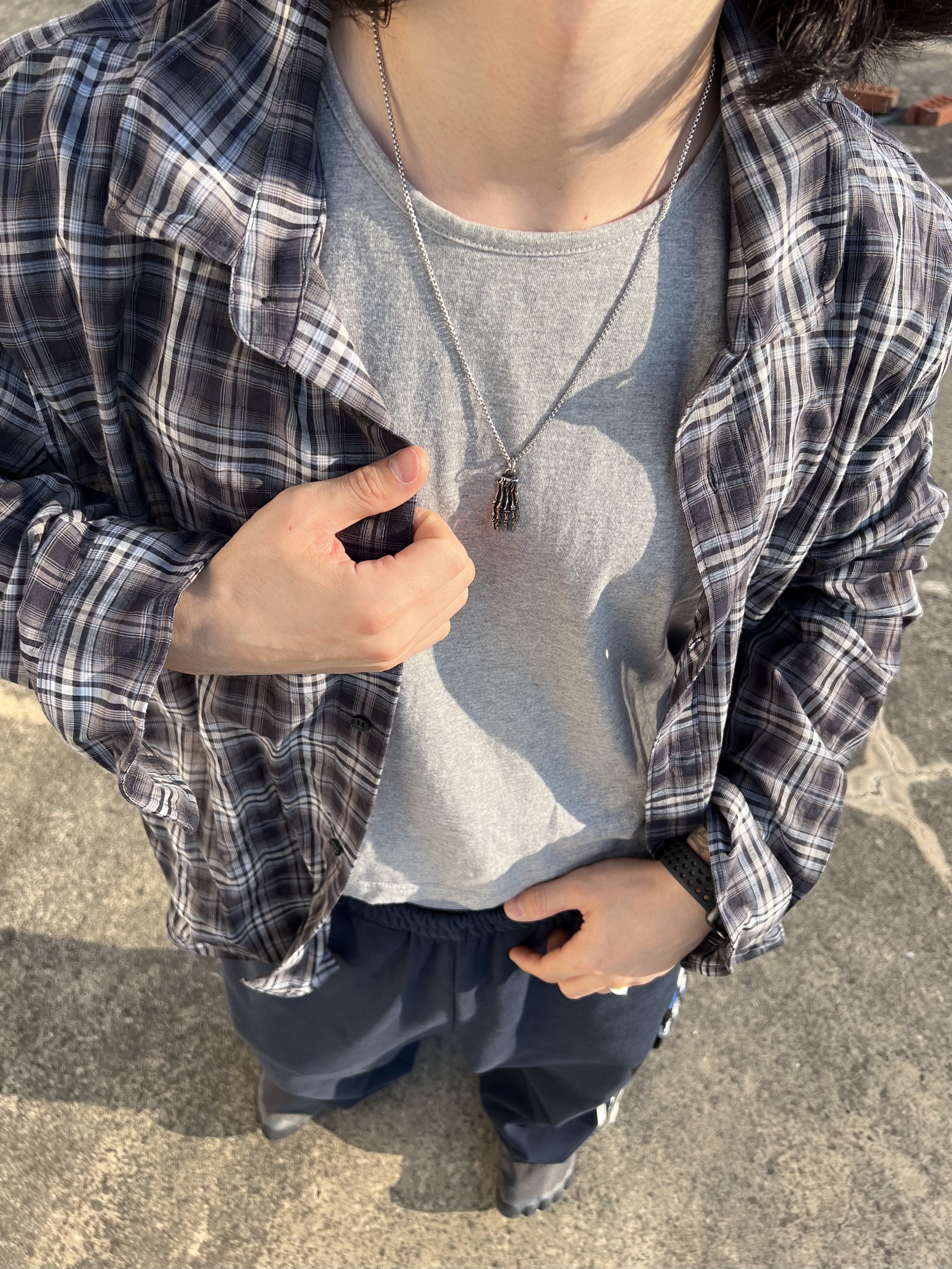 Nonnod Wire Sheer Shirt Navy, Balenciaga Anatomic Runner Sneakers Grey 착용 스타일 - 2