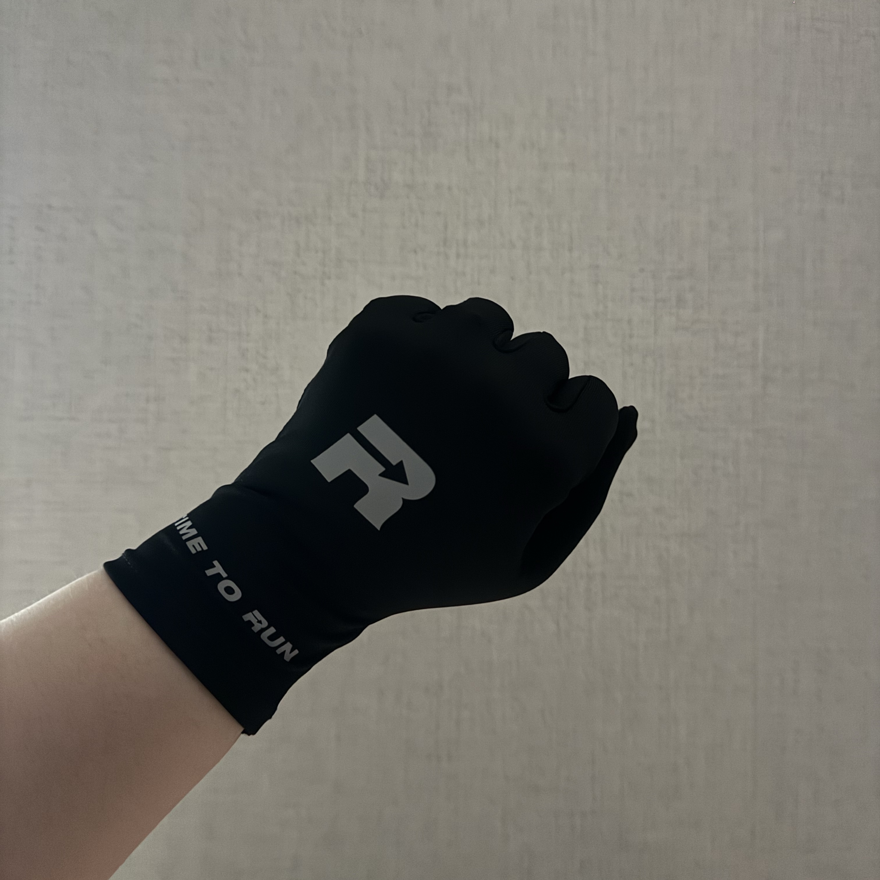 TIME TO RUN Essential Core VENT MAX Breathable Running Gloves 착용 스타일 - 2