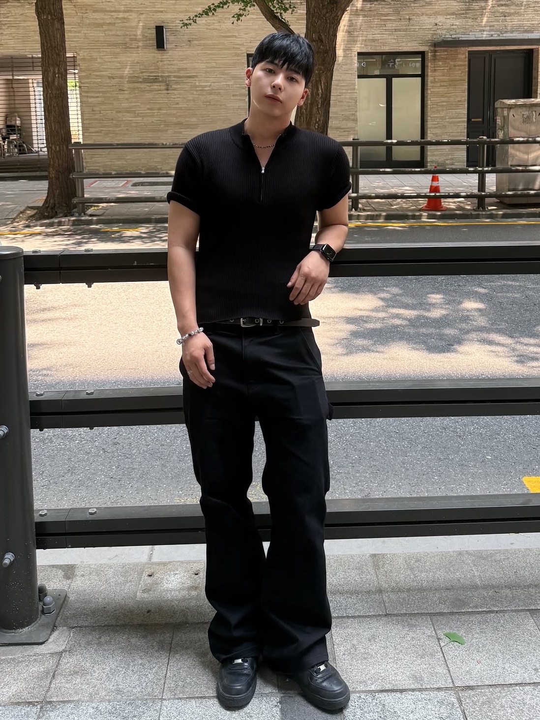 PHOS333 M Slim Fit Half Zip Knit Black 착용 스타일 - 2