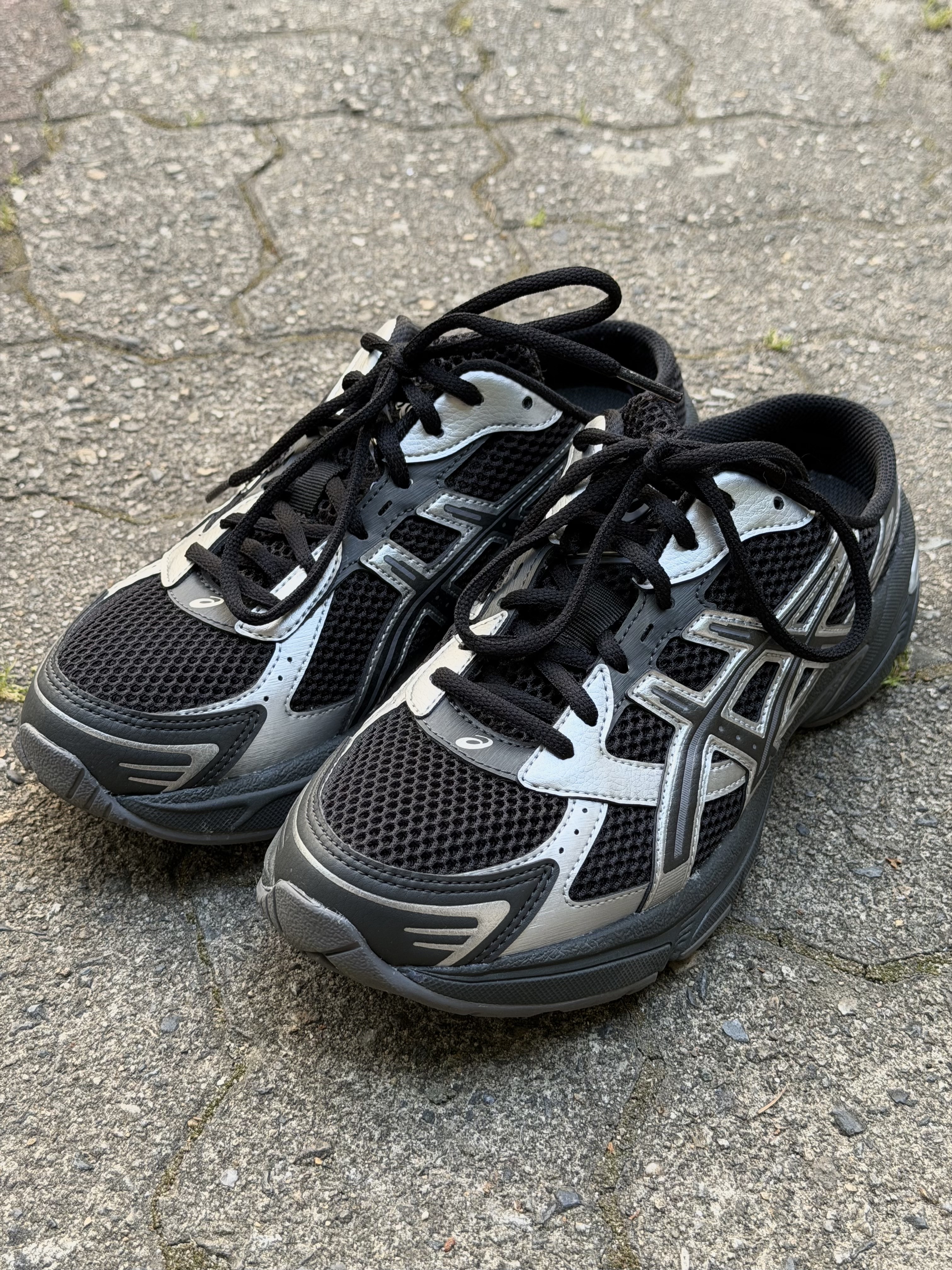 TOWTOW.ARCHIVE Axis Bracelet Black, Asics Gel-1130 Mule Black Graphite Grey 착용 스타일 - 4