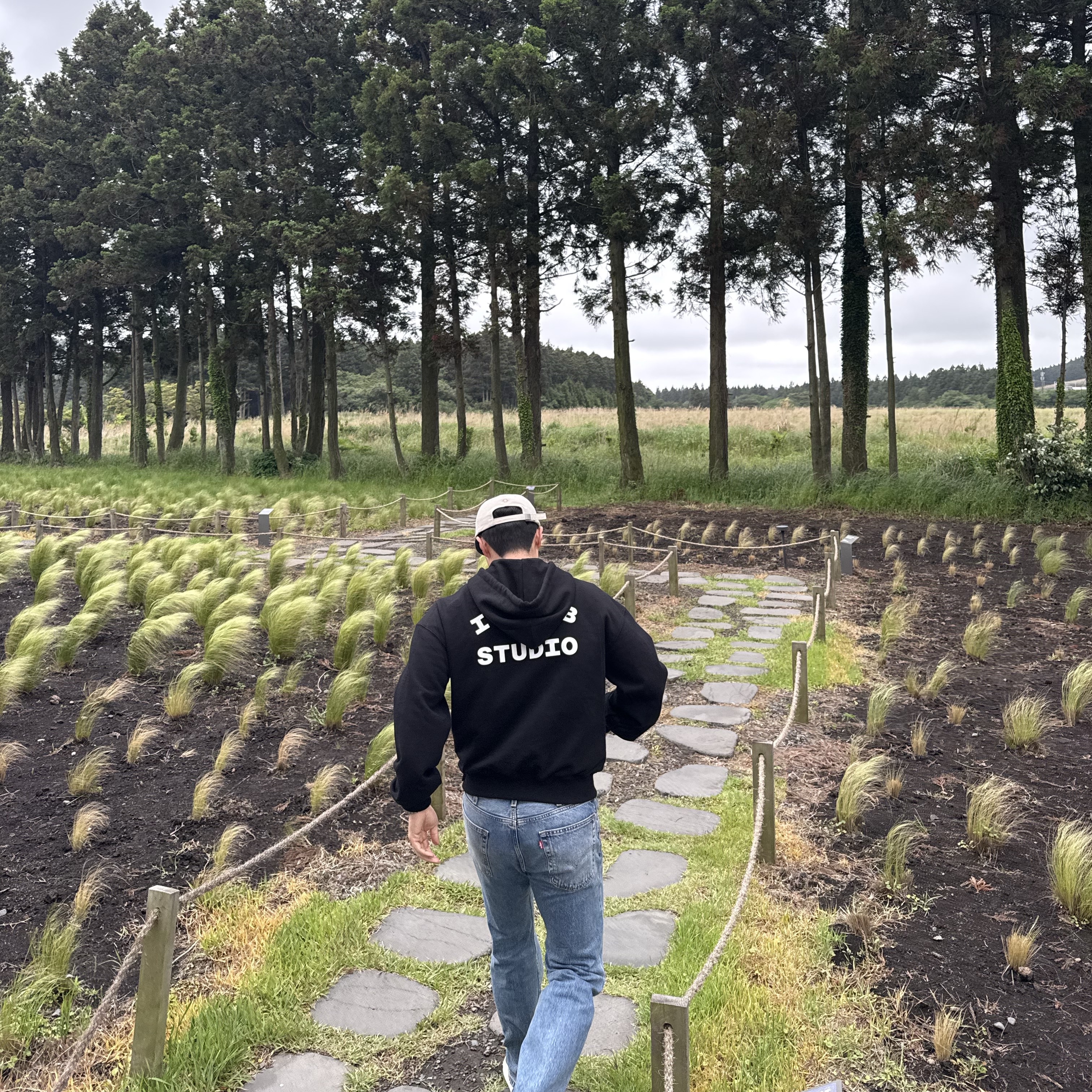 IAB Studio Zip-Up Hoodie Black - 26SS 착용 스타일