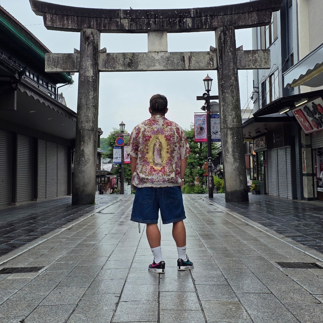 Kapital Silk Rayon Champagne Maria Pattern Wrangle Collar Aloha Shirt Purple Beige, IAB Studio Denim Shorts Deep Blue 착용 스타일