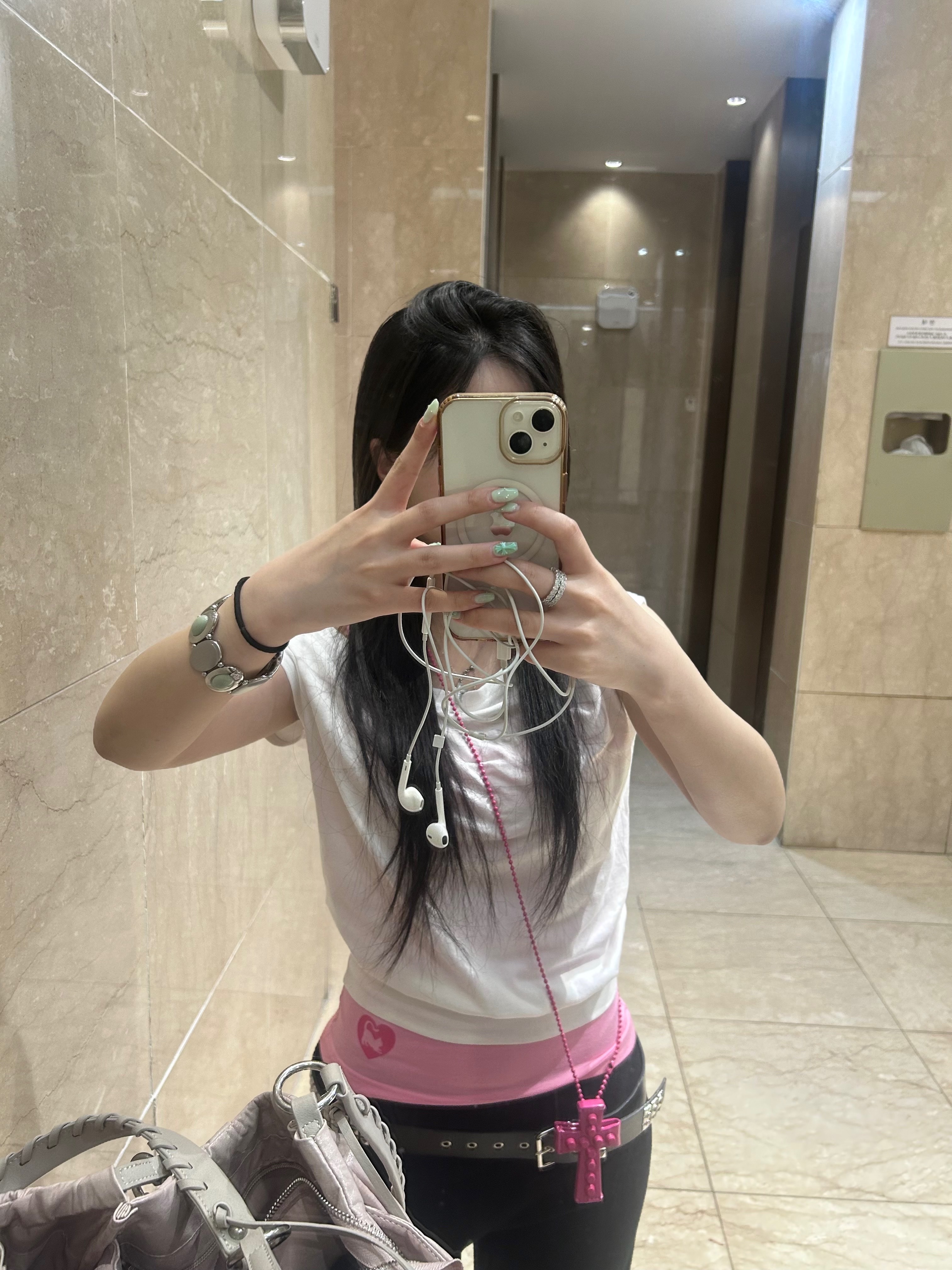 Sculptor Sweet Kitty Tank Top Acid Pink 착용 스타일
