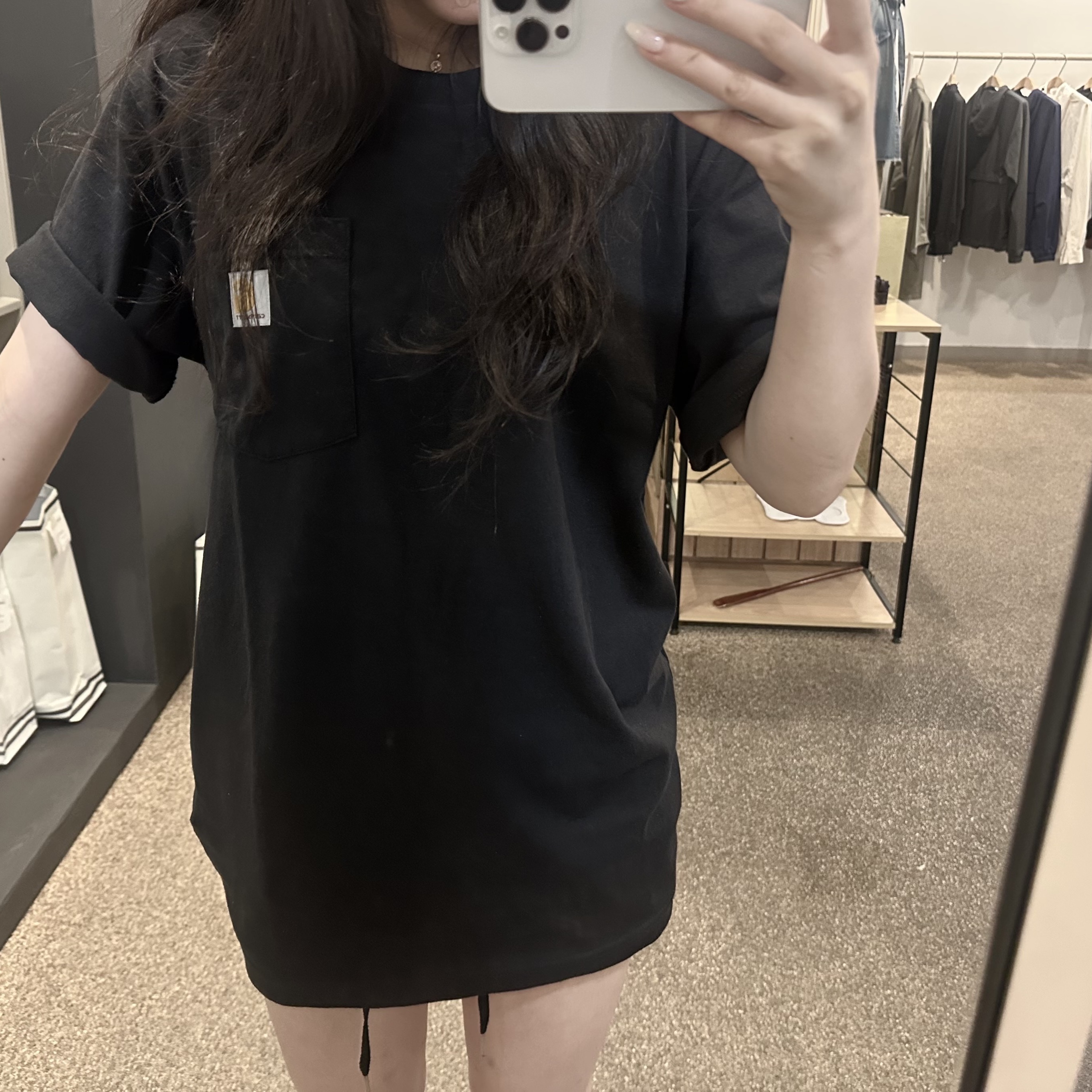Carhartt Loose Fit Heavyweight Regular Short Sleeve Pocket T-Shirt Black 착용 스타일