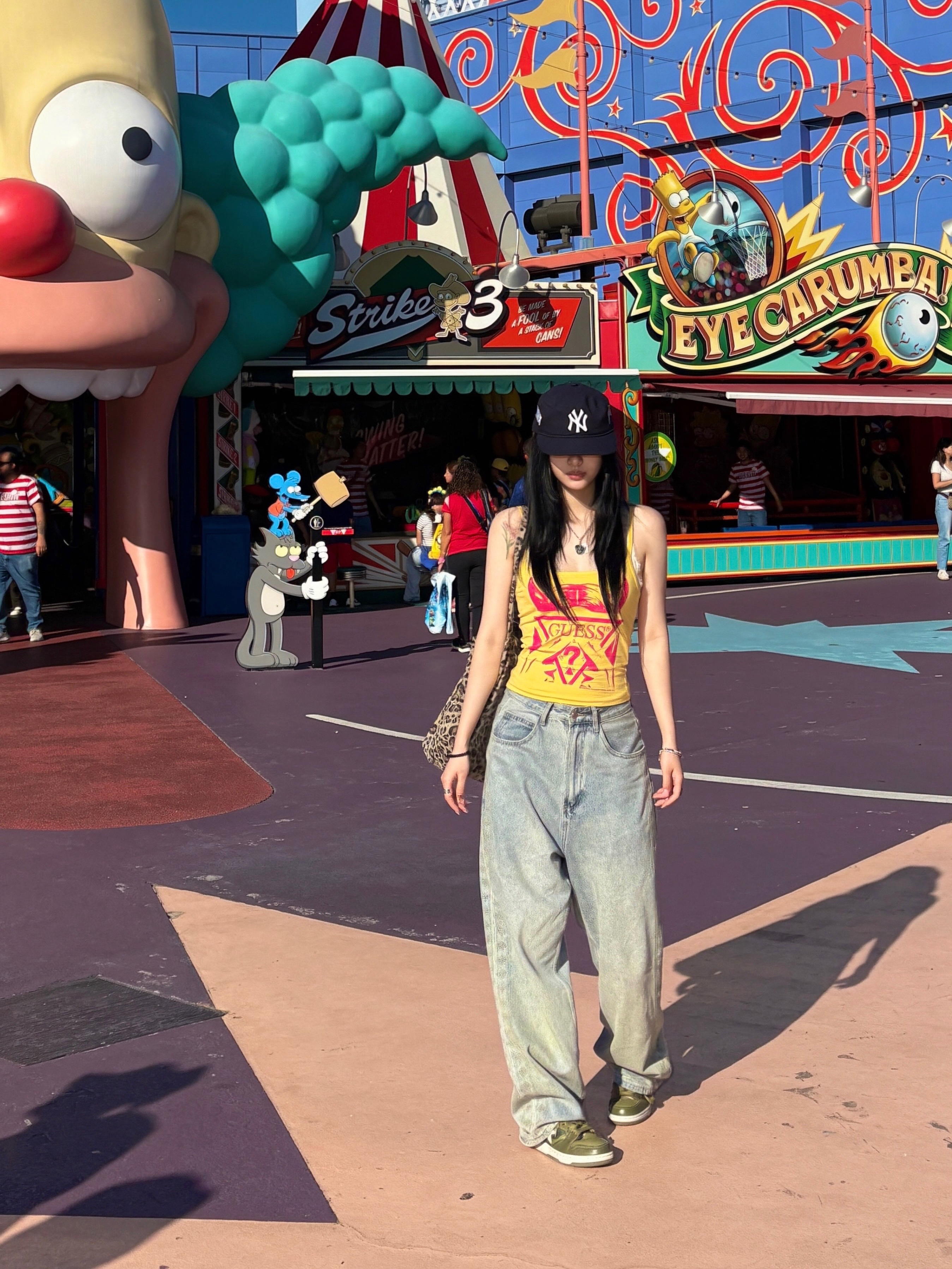 (W) GUESS Jeans x Hysteric Glamour Printed Top Shades of Orange 착용 스타일 - 2