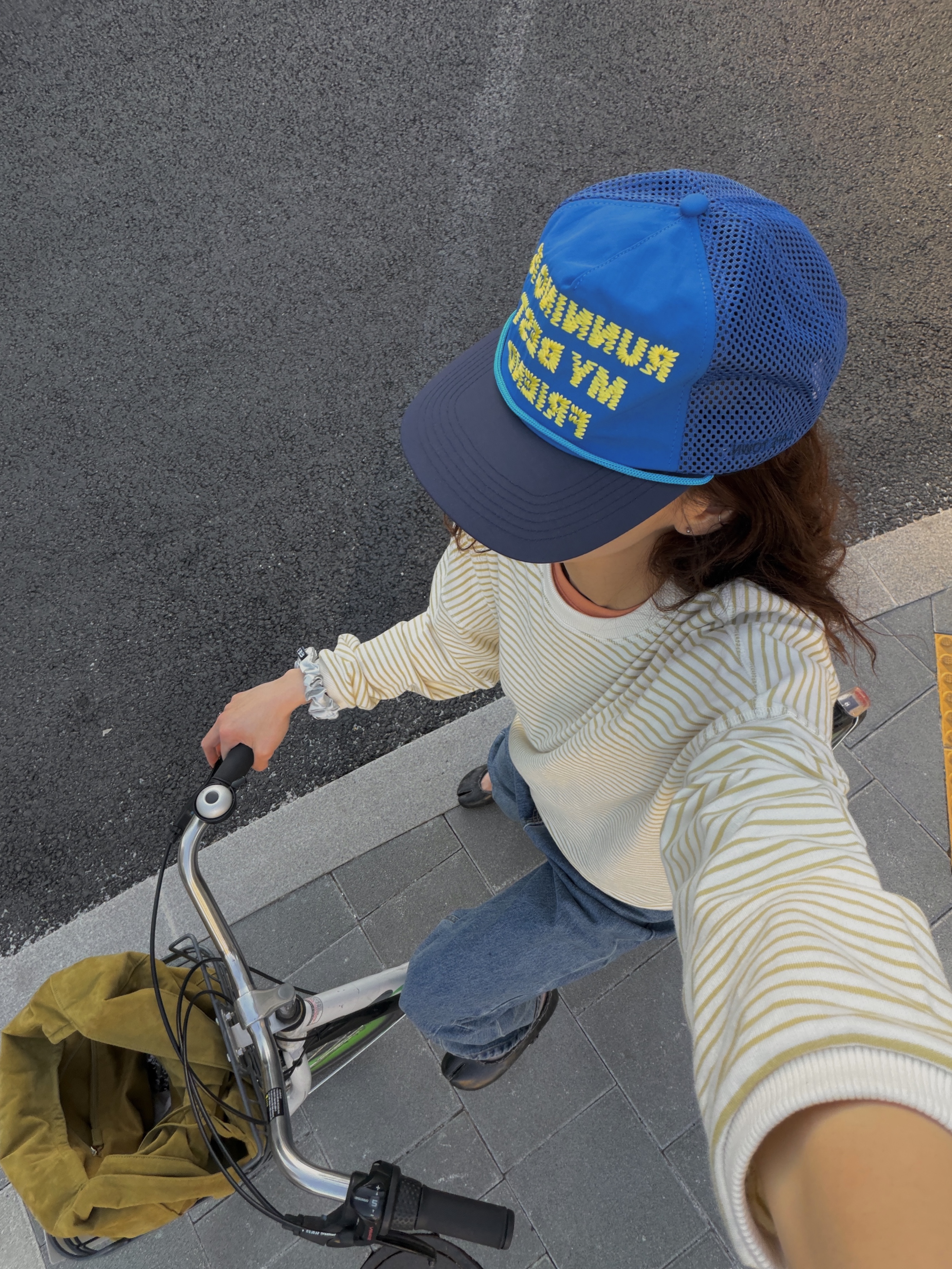 Alex Zono Running Is My Best Friend Trucker Blue 착용 스타일 - 1