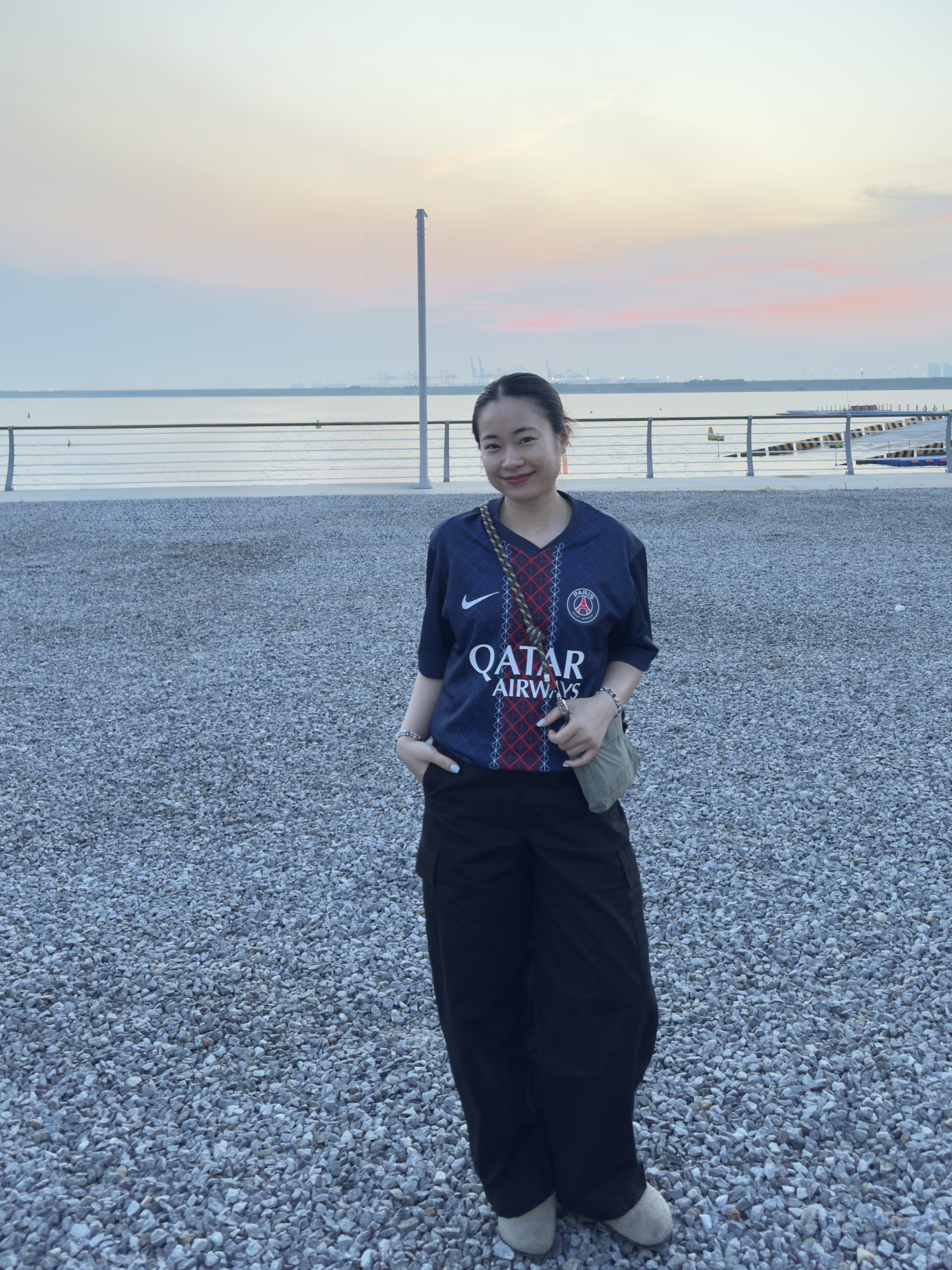 Nike Paris Saint-Germain 2025/26 Stadium Home Dri-Fit Soccer Replica Jersey Midnight Navy (Non Marking Ver.) 착용 스타일